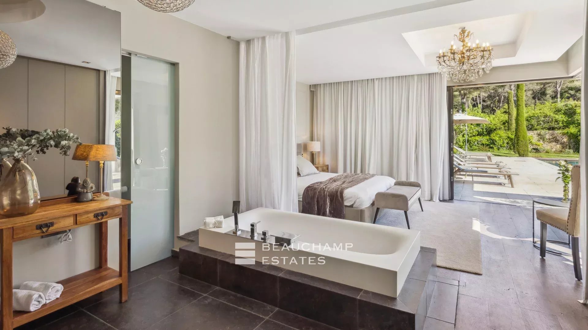 4-bedroom villa in the heart of a residential area of MouginsCharming 4 Bedroom Villa Holidays Mougins 4-bedroom villa in the heart of a residential area of MouginsCharming 4 Bedroom Villa Holidays Mougins