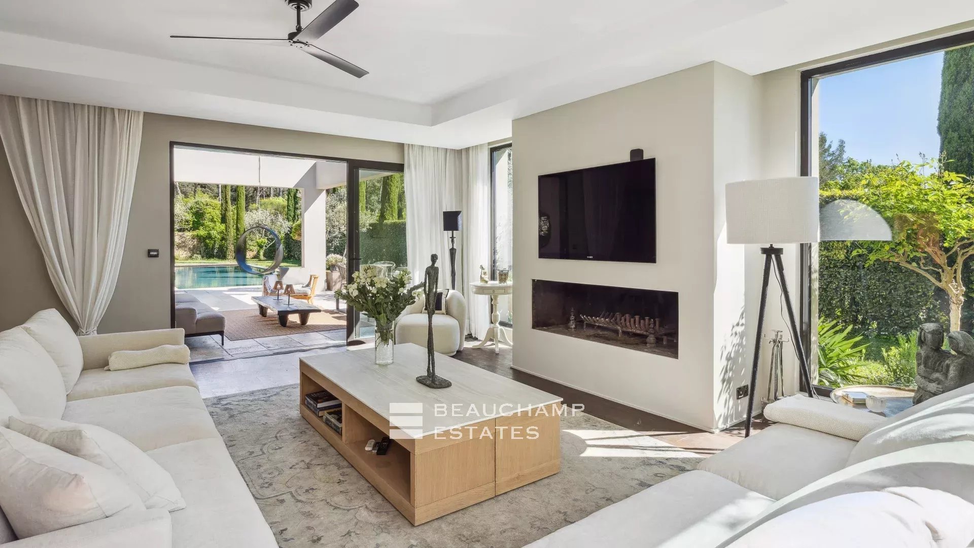 4-bedroom villa in the heart of a residential area of MouginsCharming 4 Bedroom Villa Holidays Mougins 4-bedroom villa in the heart of a residential area of MouginsCharming 4 Bedroom Villa Holidays Mougins