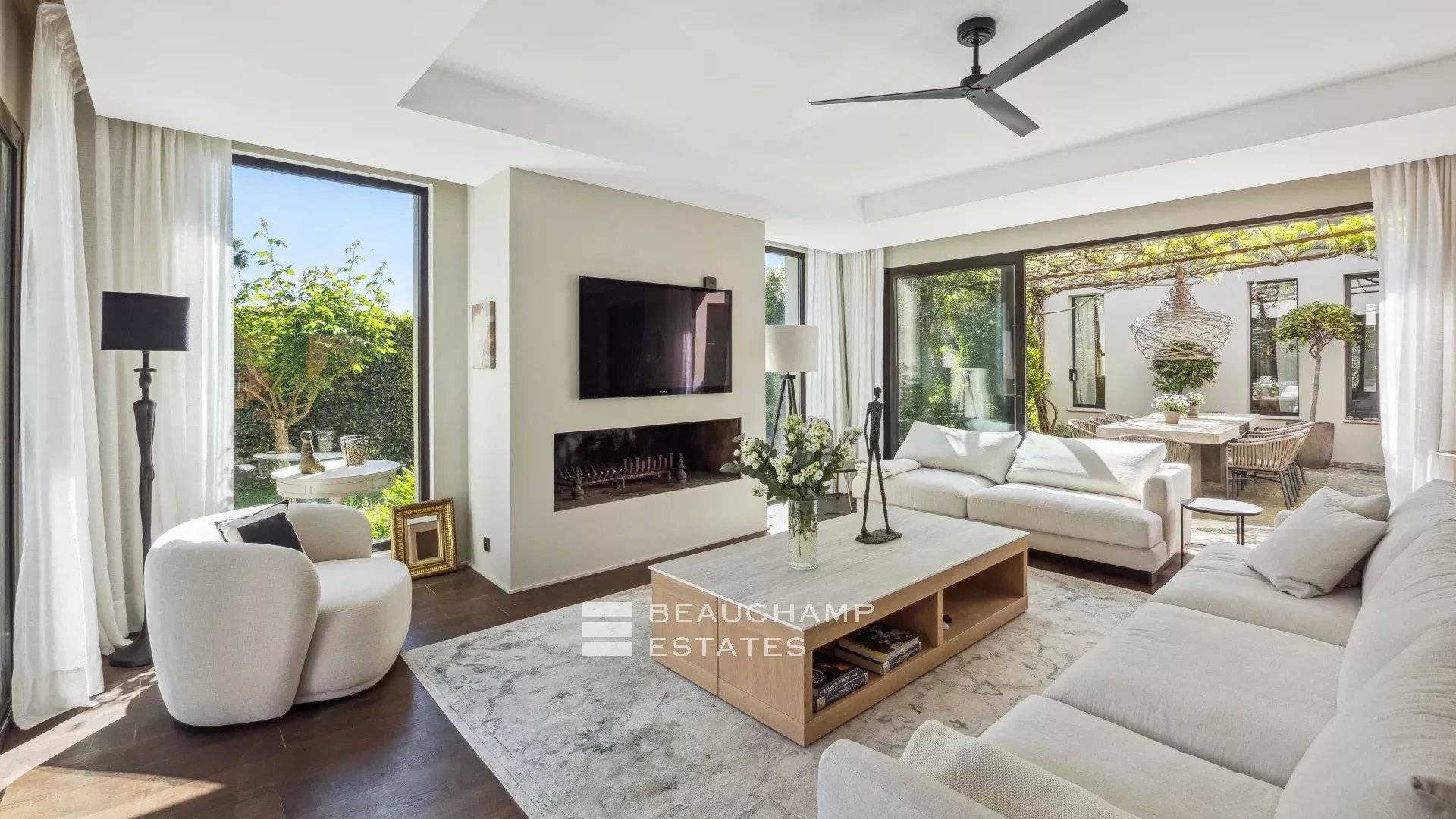 4-bedroom villa in the heart of a residential area of MouginsCharming 4 Bedroom Villa Holidays Mougins 4-bedroom villa in the heart of a residential area of MouginsCharming 4 Bedroom Villa Holidays Mougins