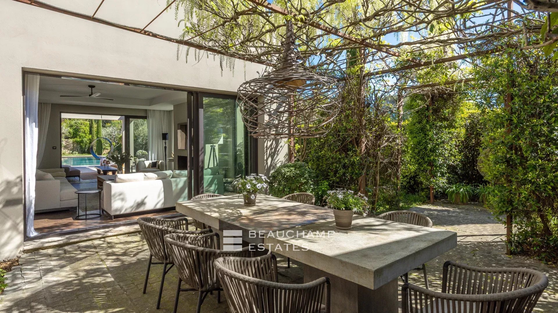 4-bedroom villa in the heart of a residential area of MouginsCharming 4 Bedroom Villa Holidays Mougins 4-bedroom villa in the heart of a residential area of MouginsCharming 4 Bedroom Villa Holidays Mougins