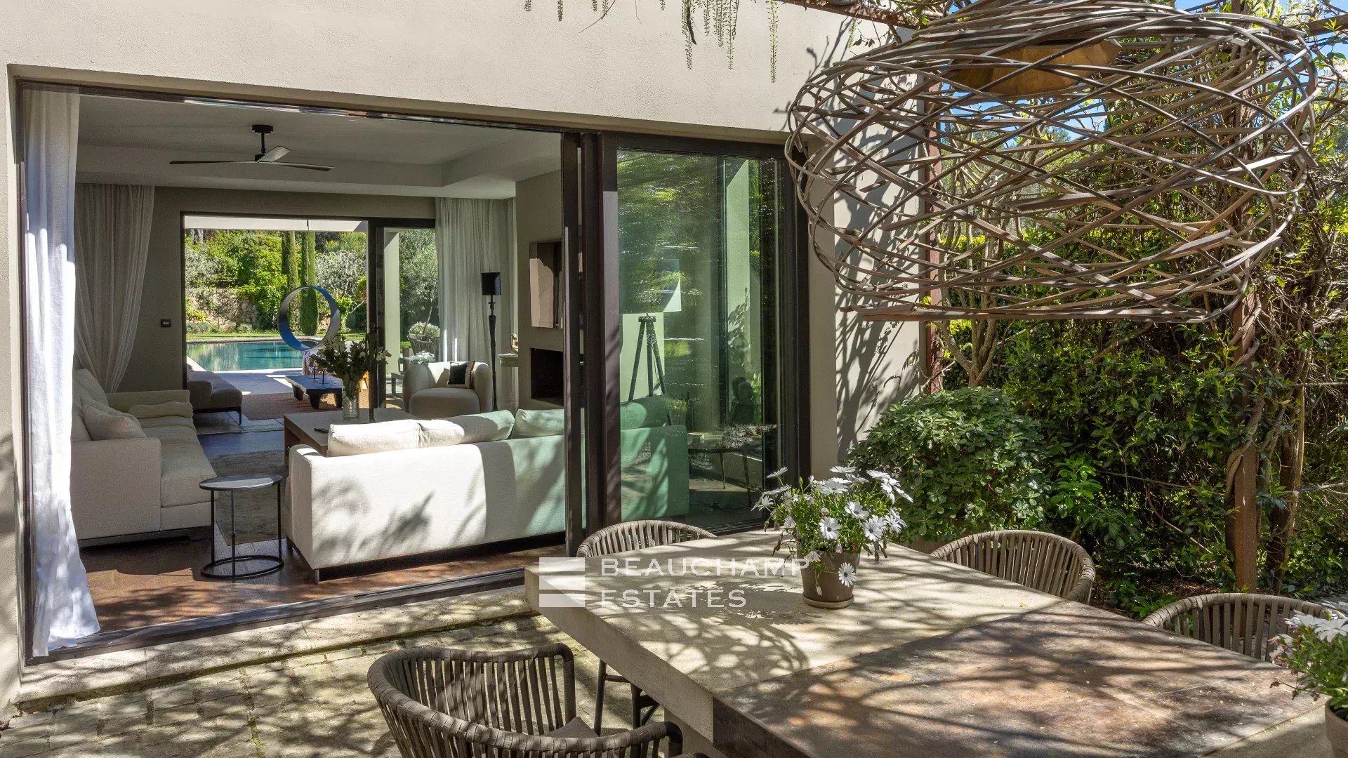 4-bedroom villa in the heart of a residential area of MouginsCharming 4 Bedroom Villa Holidays Mougins 4-bedroom villa in the heart of a residential area of MouginsCharming 4 Bedroom Villa Holidays Mougins