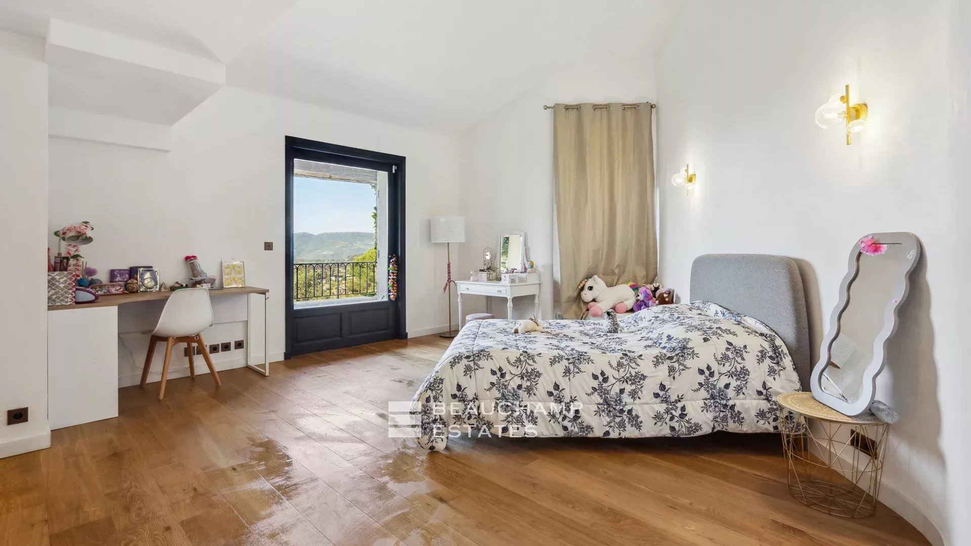 5-bedroom Neo-Provencal villa in Mougins 5-bedroom Neo-Provencal villa in Mougins