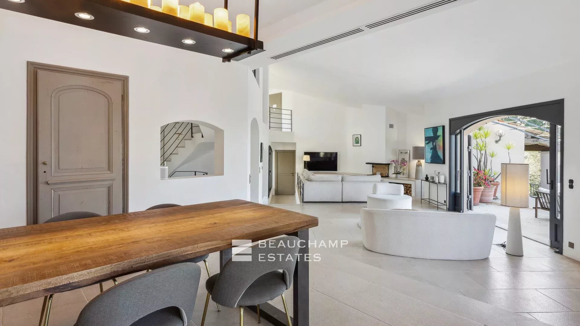 5-bedroom Neo-Provencal villa in Mougins 5-bedroom Neo-Provencal villa in Mougins