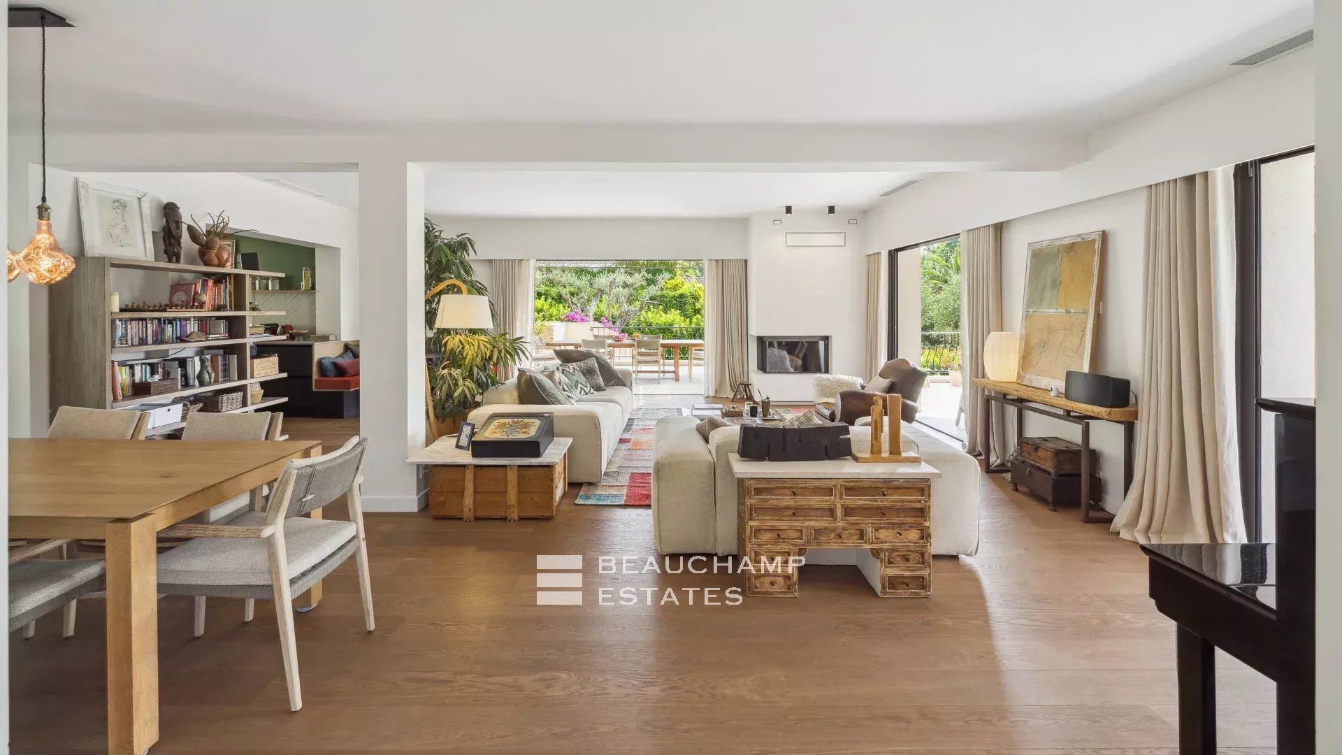 5-bedroom neo-Provençal villa in the heart of a quiet residential neighborhood in Mougins 5-bedroom neo-Provençal villa in the heart of a quiet residential neighborhood in Mougins