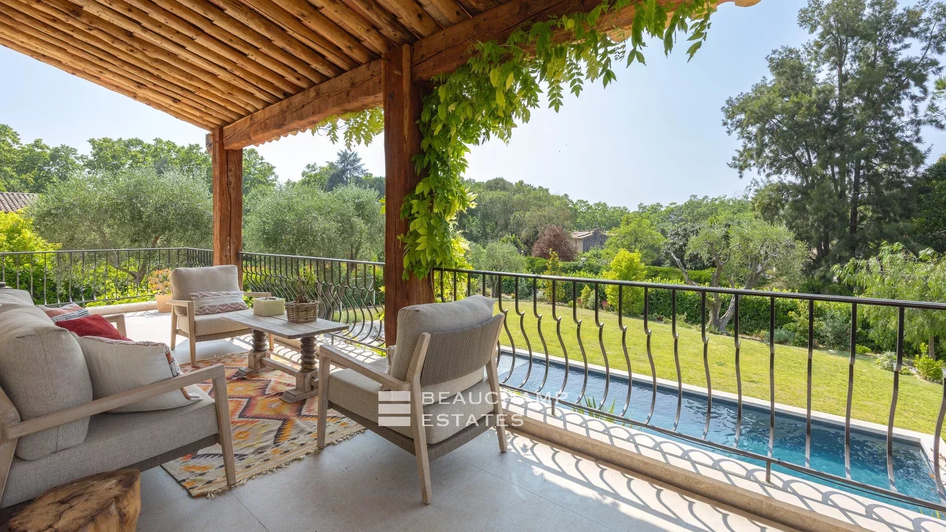 5-bedroom neo-Provençal villa in the heart of a quiet residential neighborhood in Mougins 5-bedroom neo-Provençal villa in the heart of a quiet residential neighborhood in Mougins