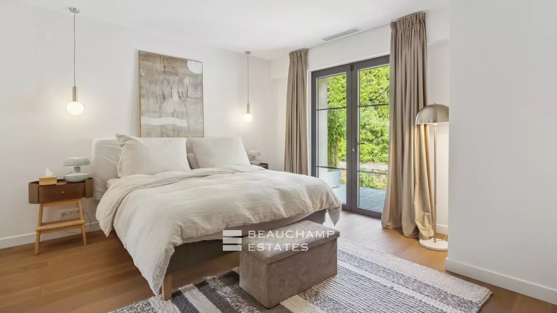 5-bedroom neo-Provençal villa in the heart of a quiet residential neighborhood in Mougins 5-bedroom neo-Provençal villa in the heart of a quiet residential neighborhood in Mougins