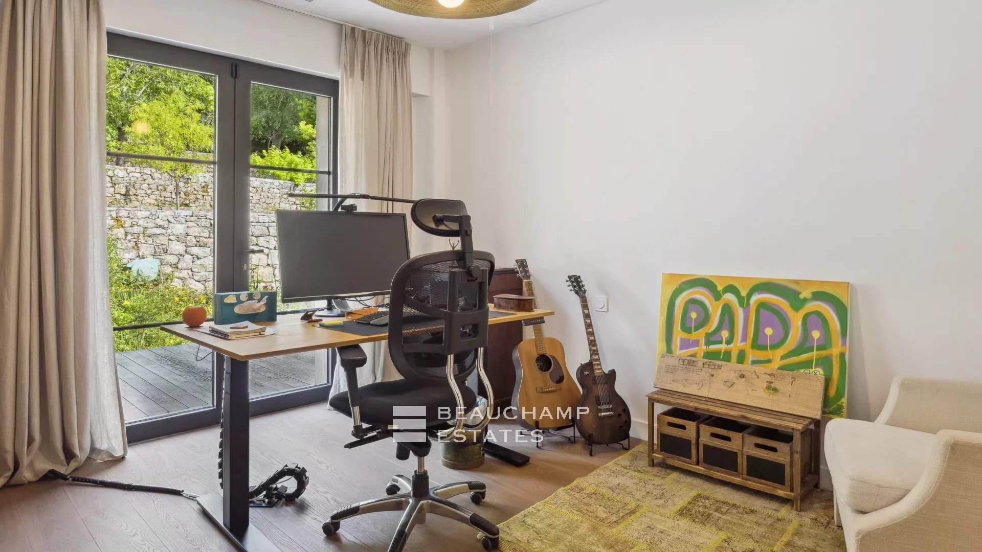 5-bedroom neo-Provençal villa in the heart of a quiet residential neighborhood in Mougins 5-bedroom neo-Provençal villa in the heart of a quiet residential neighborhood in Mougins