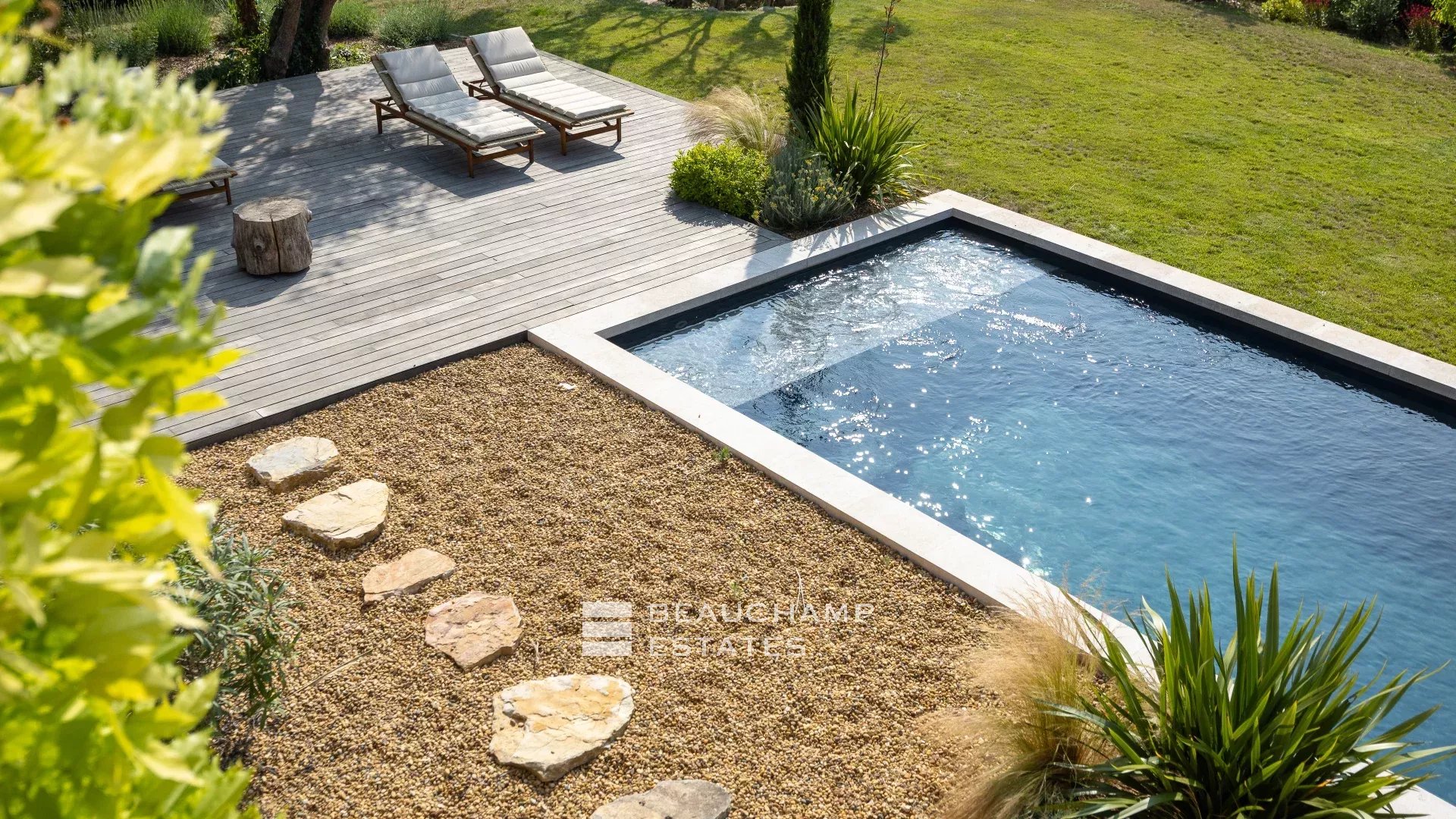 5-bedroom neo-Provençal villa in the heart of a quiet residential neighborhood in Mougins 5-bedroom neo-Provençal villa in the heart of a quiet residential neighborhood in Mougins