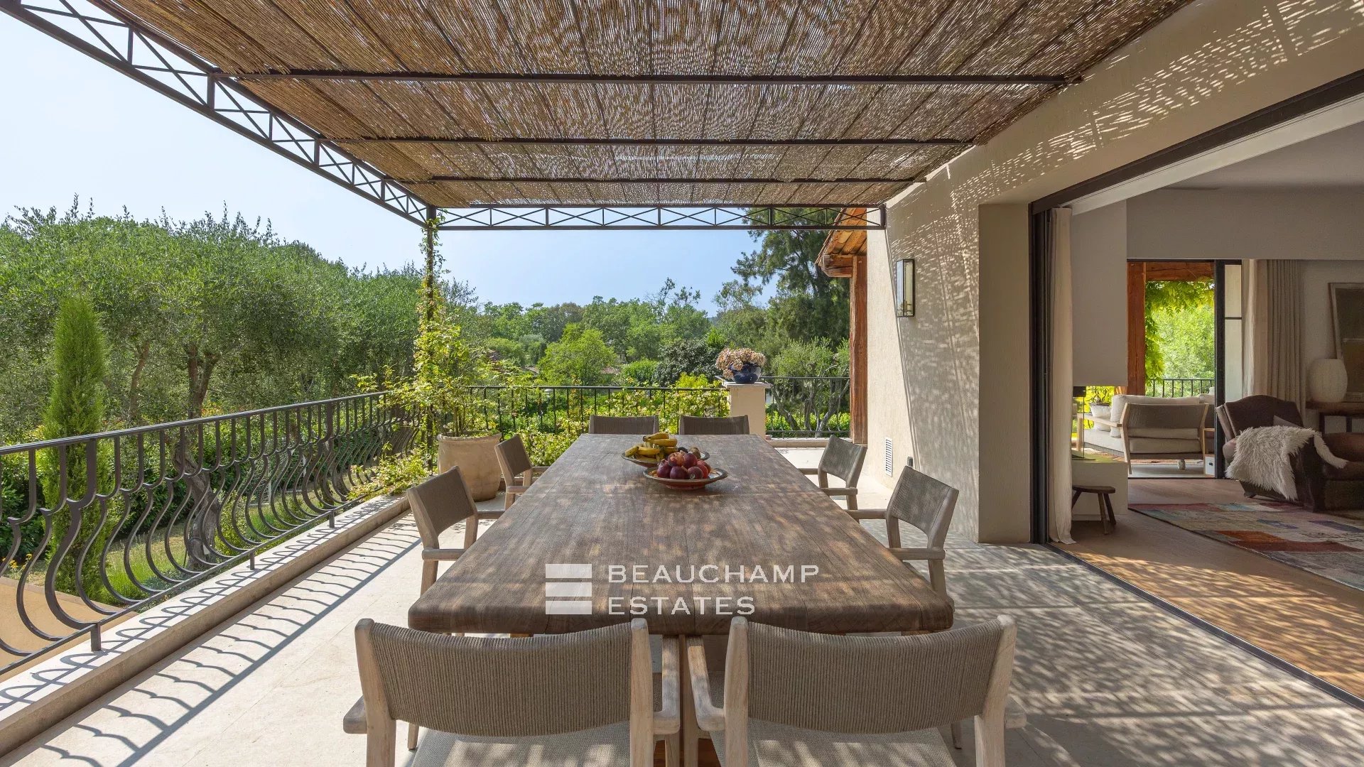 5-bedroom neo-Provençal villa in the heart of a quiet residential neighborhood in Mougins 5-bedroom neo-Provençal villa in the heart of a quiet residential neighborhood in Mougins