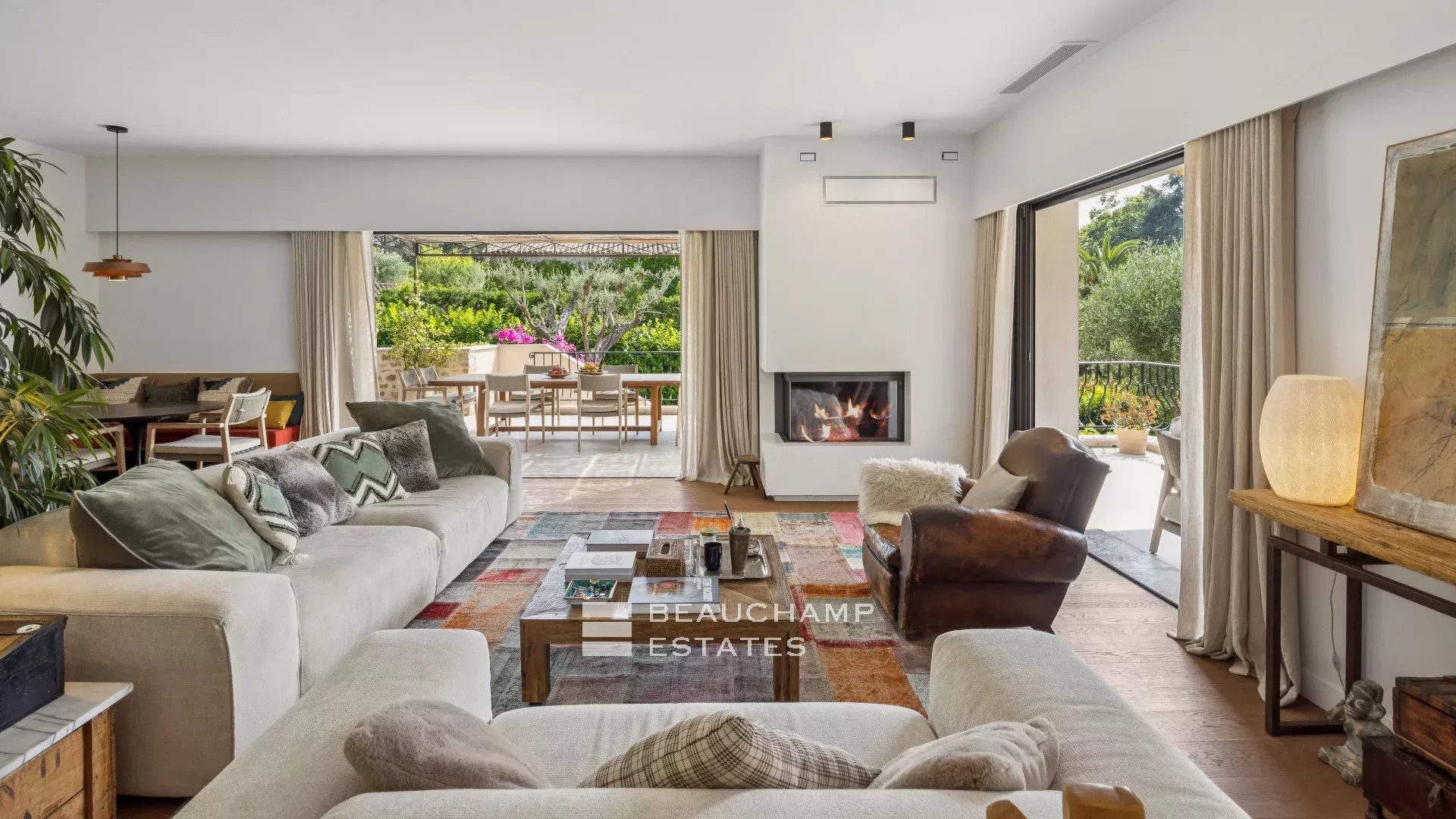 5-bedroom neo-Provençal villa in the heart of a quiet residential neighborhood in Mougins 5-bedroom neo-Provençal villa in the heart of a quiet residential neighborhood in Mougins