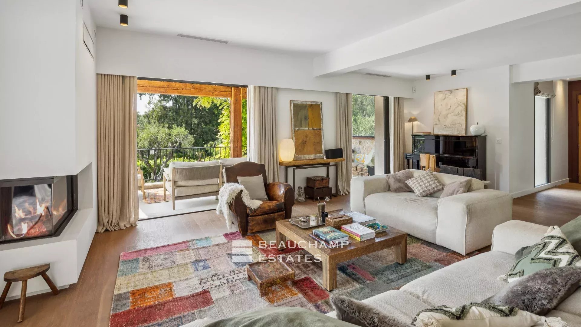 5-bedroom neo-Provençal villa in the heart of a quiet residential neighborhood in Mougins 5-bedroom neo-Provençal villa in the heart of a quiet residential neighborhood in Mougins