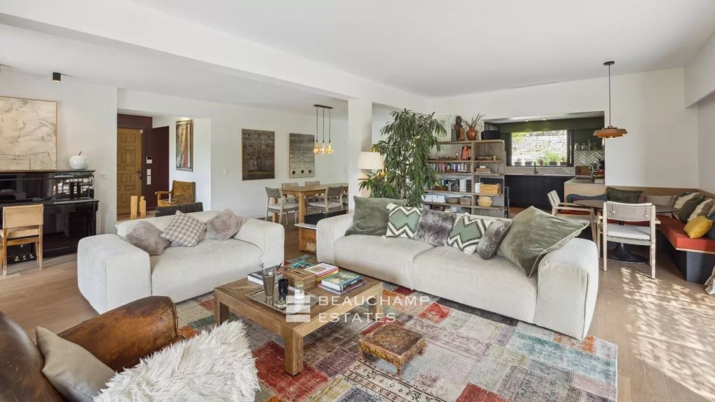 5-bedroom neo-Provençal villa in the heart of a quiet residential neighborhood in Mougins