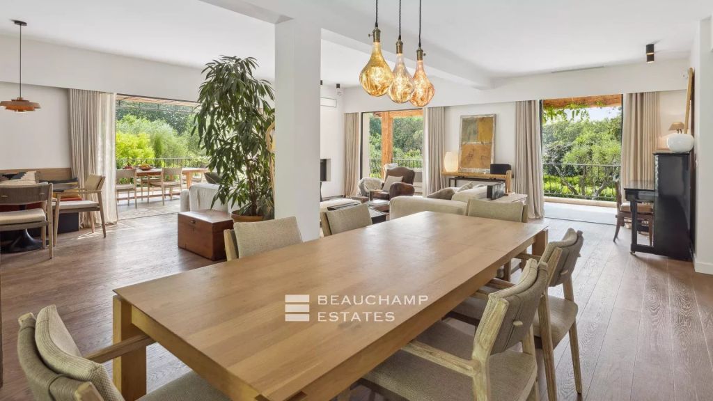 5-bedroom neo-Provençal villa in the heart of a quiet residential neighborhood in Mougins