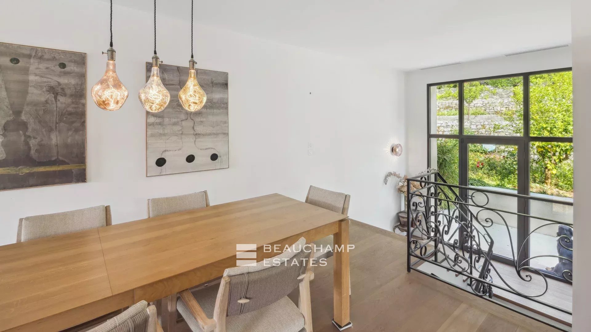 5-bedroom neo-Provençal villa in the heart of a quiet residential neighborhood in Mougins 5-bedroom neo-Provençal villa in the heart of a quiet residential neighborhood in Mougins