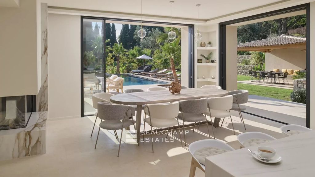 5-bedroom neo-Provençal villa with gym, cinema, swimming pool, and sauna at the foot of the historic village of Mougins