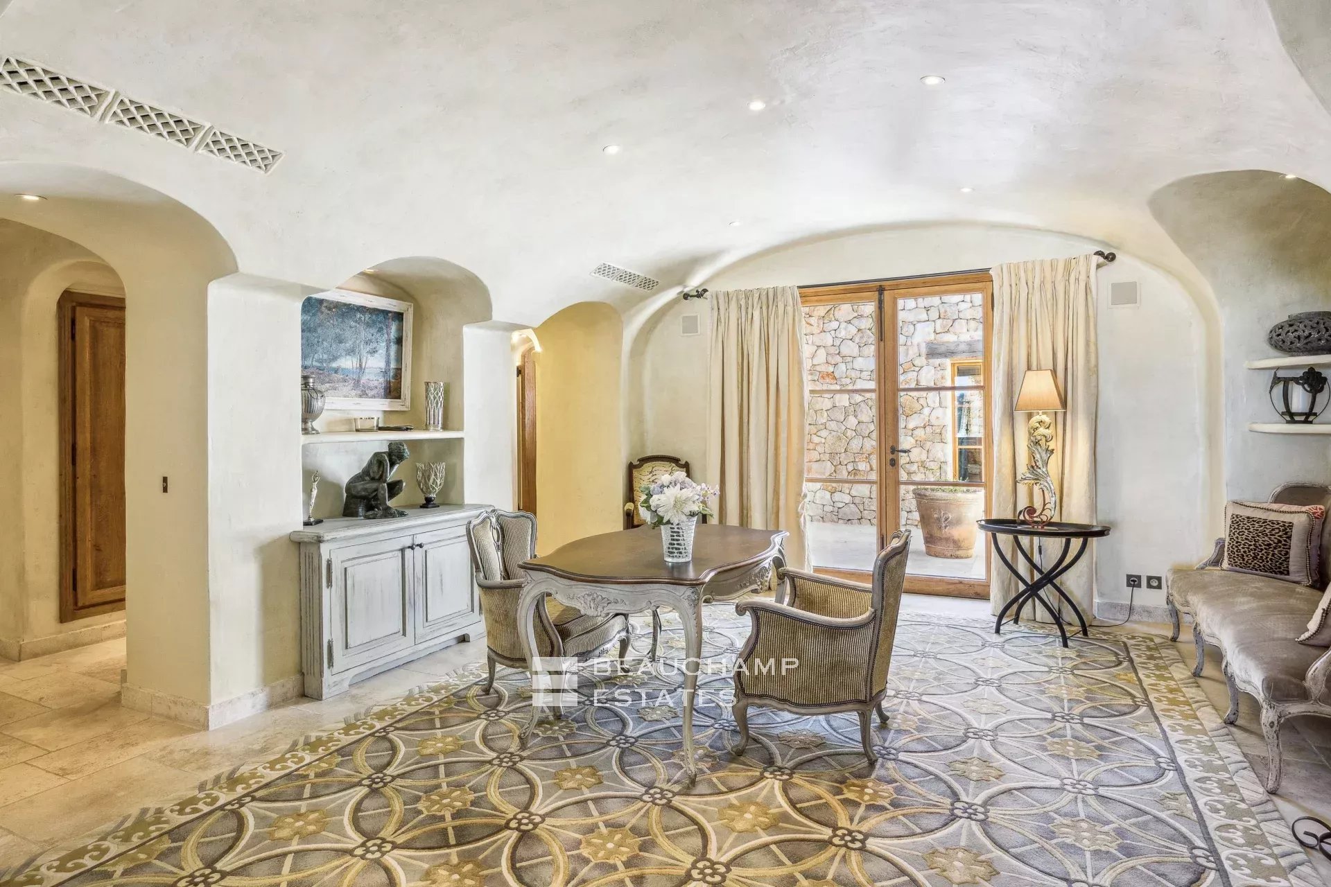 Manoir provençal de 5 chambres avec vue mer au coeur des Adrets de l’Esterel 5-bedroom Provençal manor with sea view in the heart of Les Adrets de l’Estérel