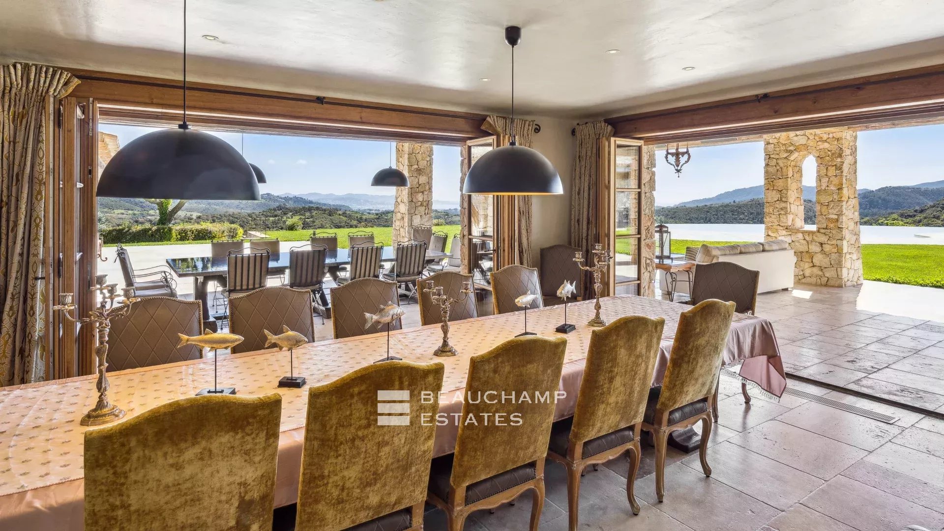 Manoir provençal de 5 chambres avec vue mer au coeur des Adrets de l’Esterel 5-bedroom Provençal manor with sea view in the heart of Les Adrets de l’Estérel