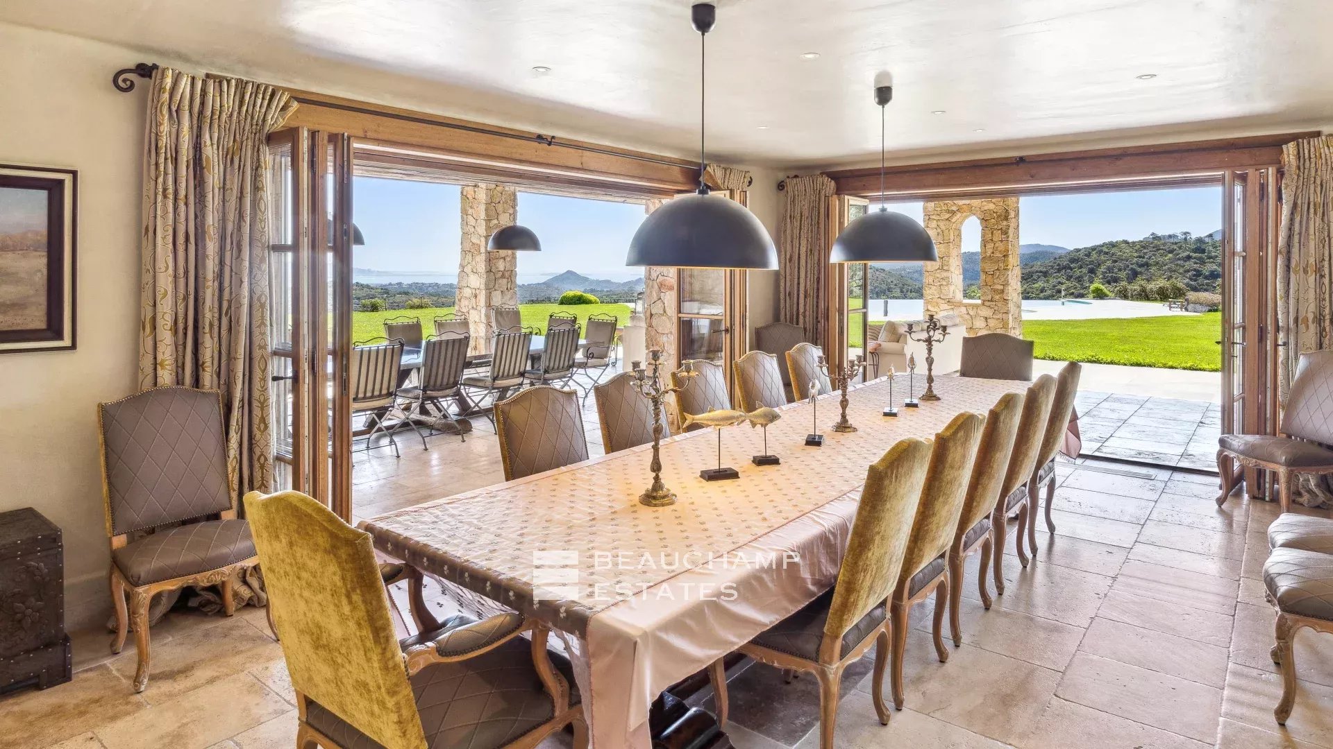 Manoir provençal de 5 chambres avec vue mer au coeur des Adrets de l’Esterel 5-bedroom Provençal manor with sea view in the heart of Les Adrets de l’Estérel