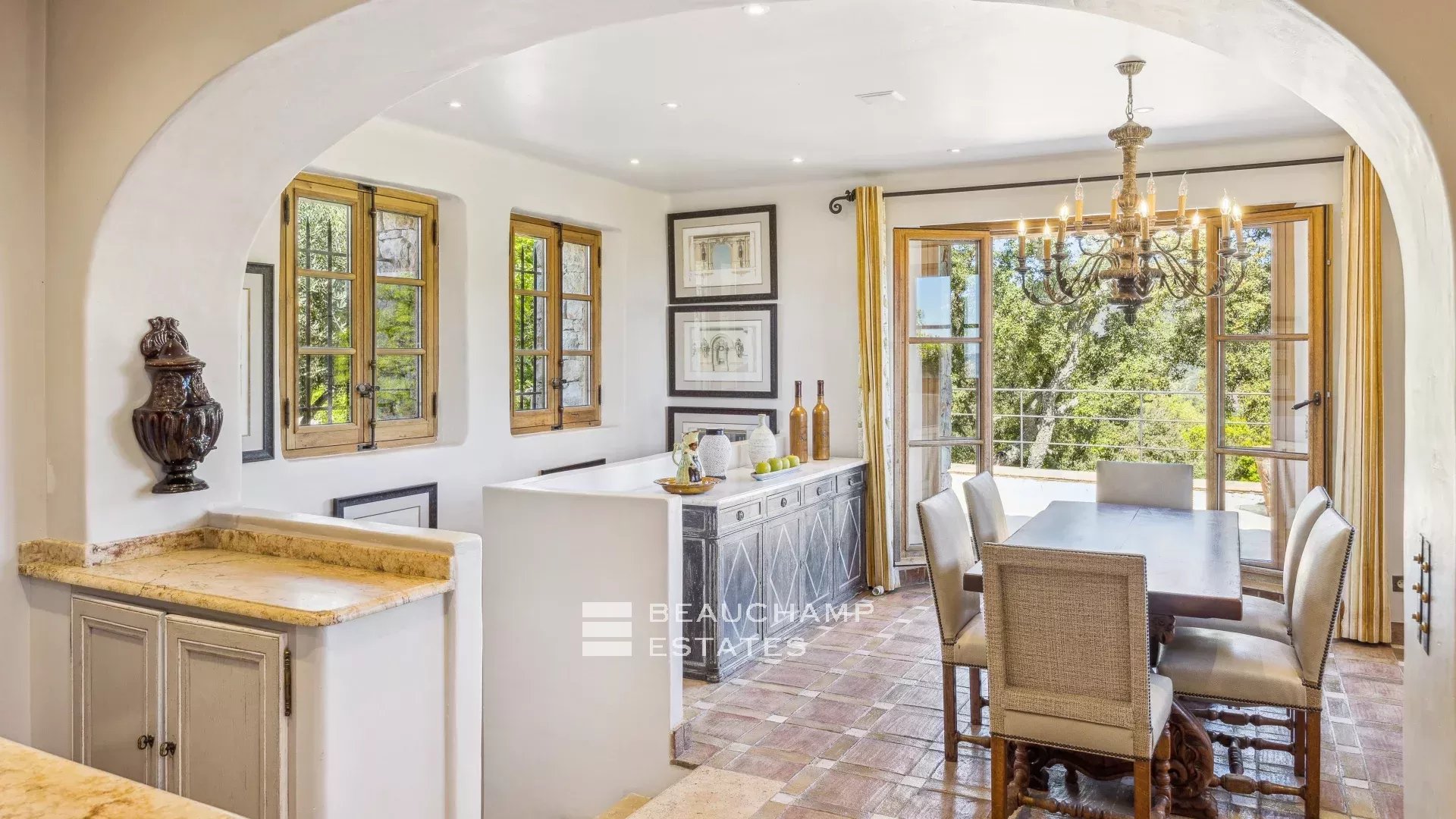 Manoir provençal de 5 chambres avec vue mer au coeur des Adrets de l’Esterel 5-bedroom Provençal manor with sea view in the heart of Les Adrets de l’Estérel