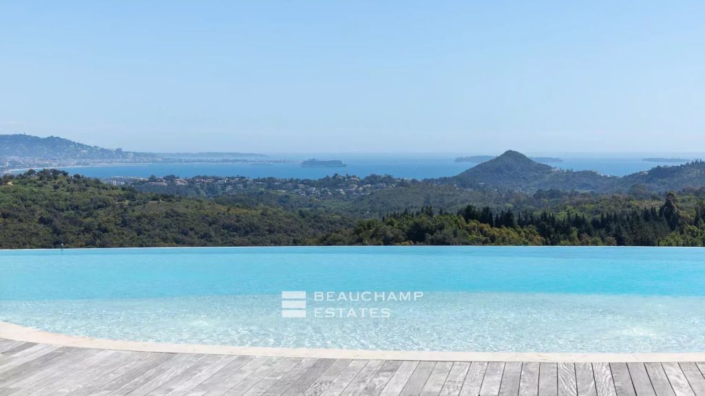 5-bedroom Provençal manor with sea view in the heart of Les Adrets de l’Estérel