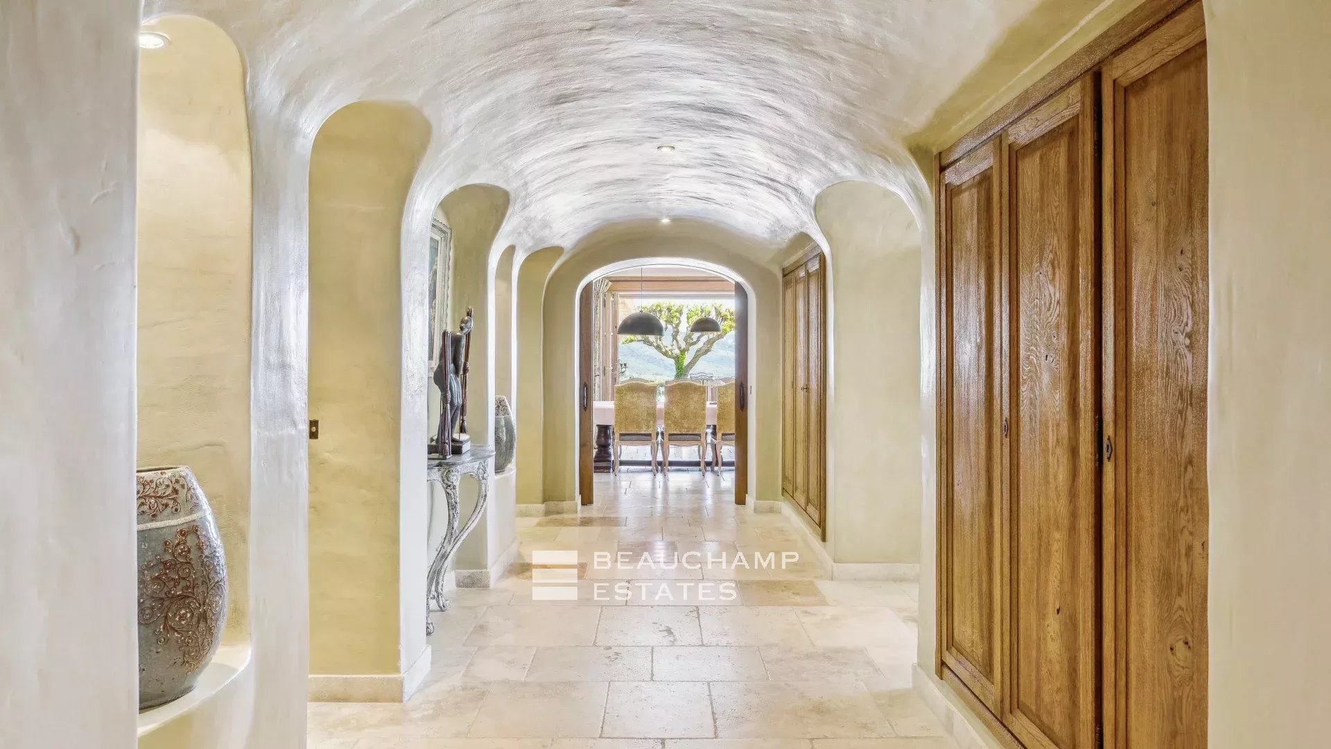 Manoir provençal de 5 chambres avec vue mer au coeur des Adrets de l’Esterel 5-bedroom Provençal manor with sea view in the heart of Les Adrets de l’Estérel