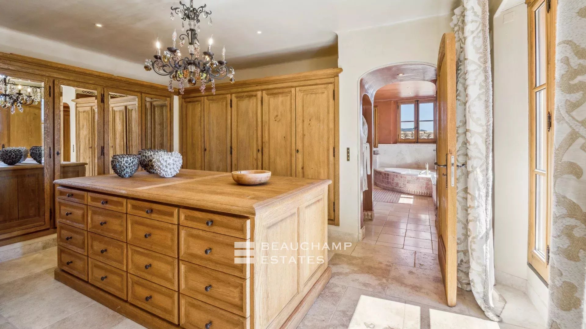 Manoir provençal de 5 chambres avec vue mer au coeur des Adrets de l’Esterel 5-bedroom Provençal manor with sea view in the heart of Les Adrets de l’Estérel