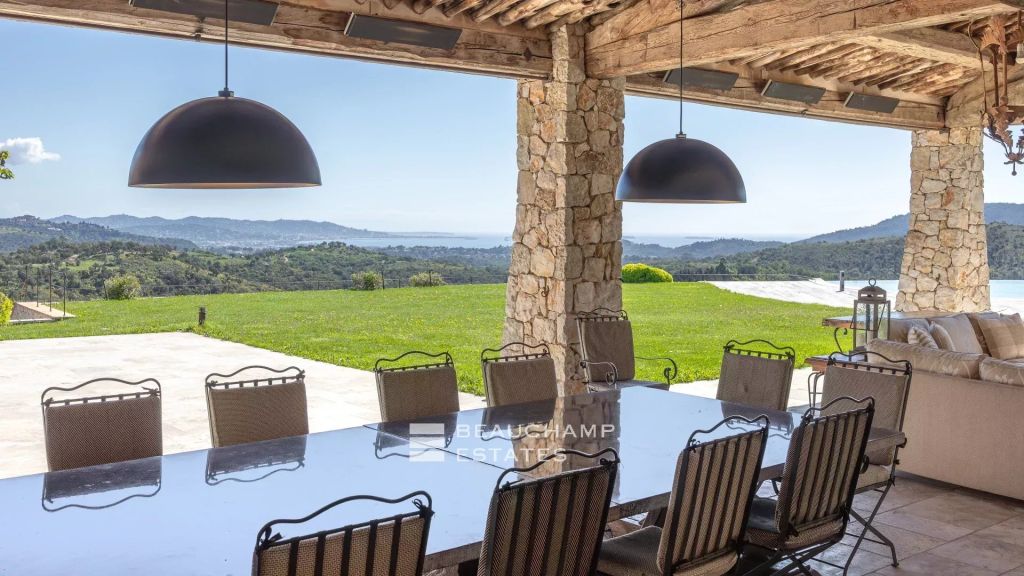 5-bedroom Provençal manor with sea view in the heart of Les Adrets de l’Estérel