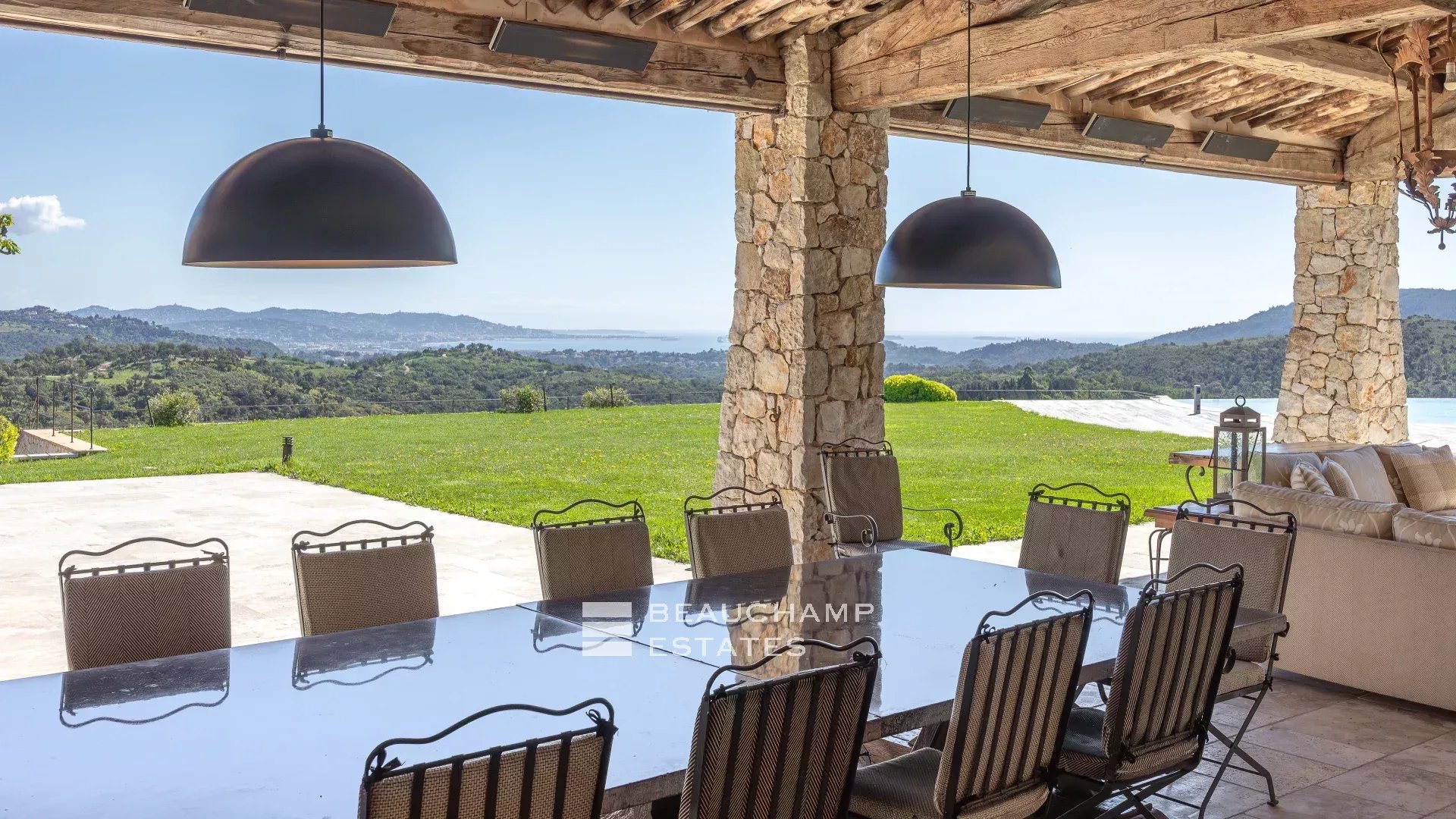 Manoir provençal de 5 chambres avec vue mer au coeur des Adrets de l’Esterel 5-bedroom Provençal manor with sea view in the heart of Les Adrets de l’Estérel