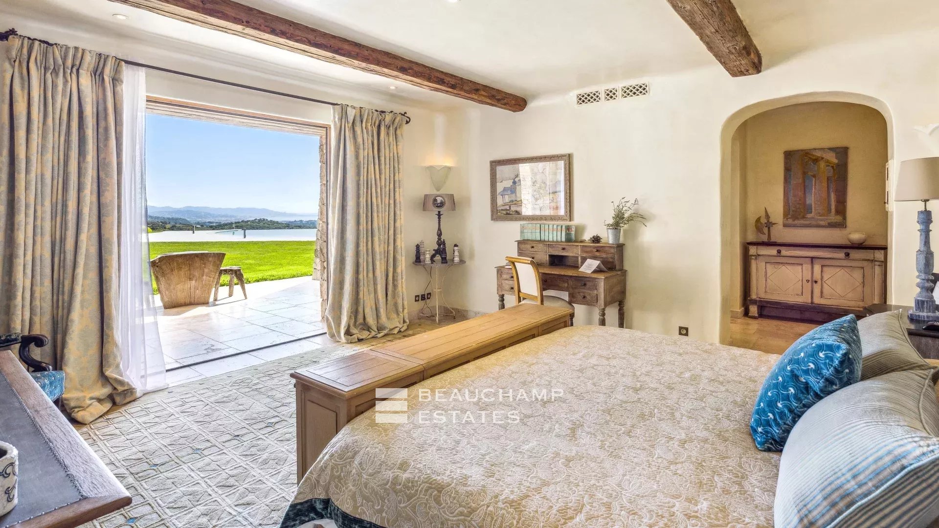 Manoir provençal de 5 chambres avec vue mer au coeur des Adrets de l’Esterel 5-bedroom Provençal manor with sea view in the heart of Les Adrets de l’Estérel