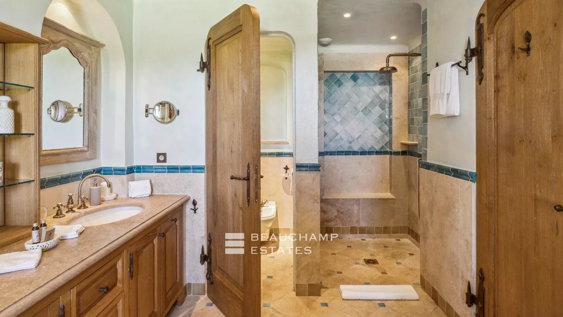 Manoir provençal de 5 chambres avec vue mer au coeur des Adrets de l’Esterel 5-bedroom Provençal manor with sea view in the heart of Les Adrets de l’Estérel