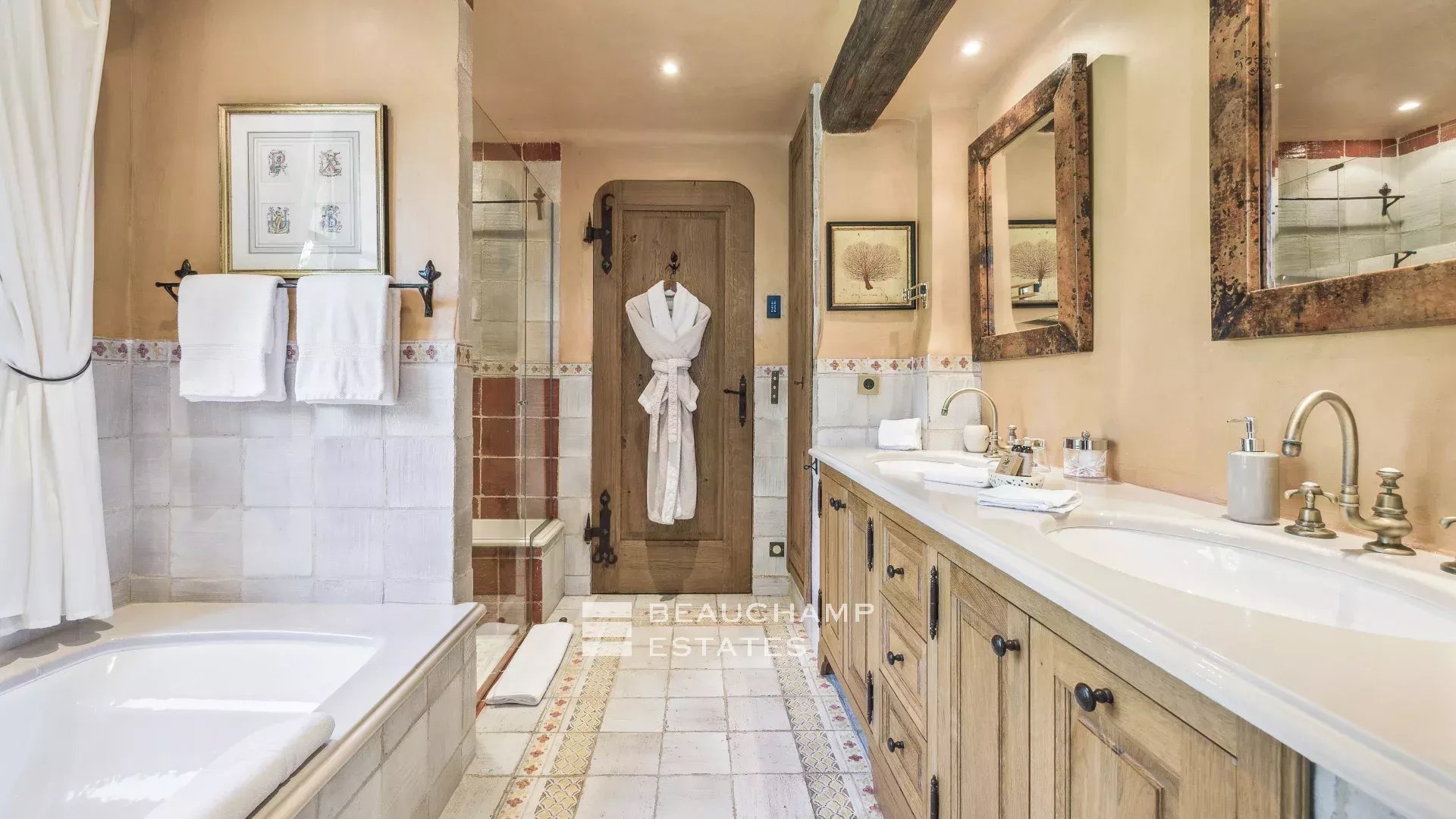 Manoir provençal de 5 chambres avec vue mer au coeur des Adrets de l’Esterel 5-bedroom Provençal manor with sea view in the heart of Les Adrets de l’Estérel