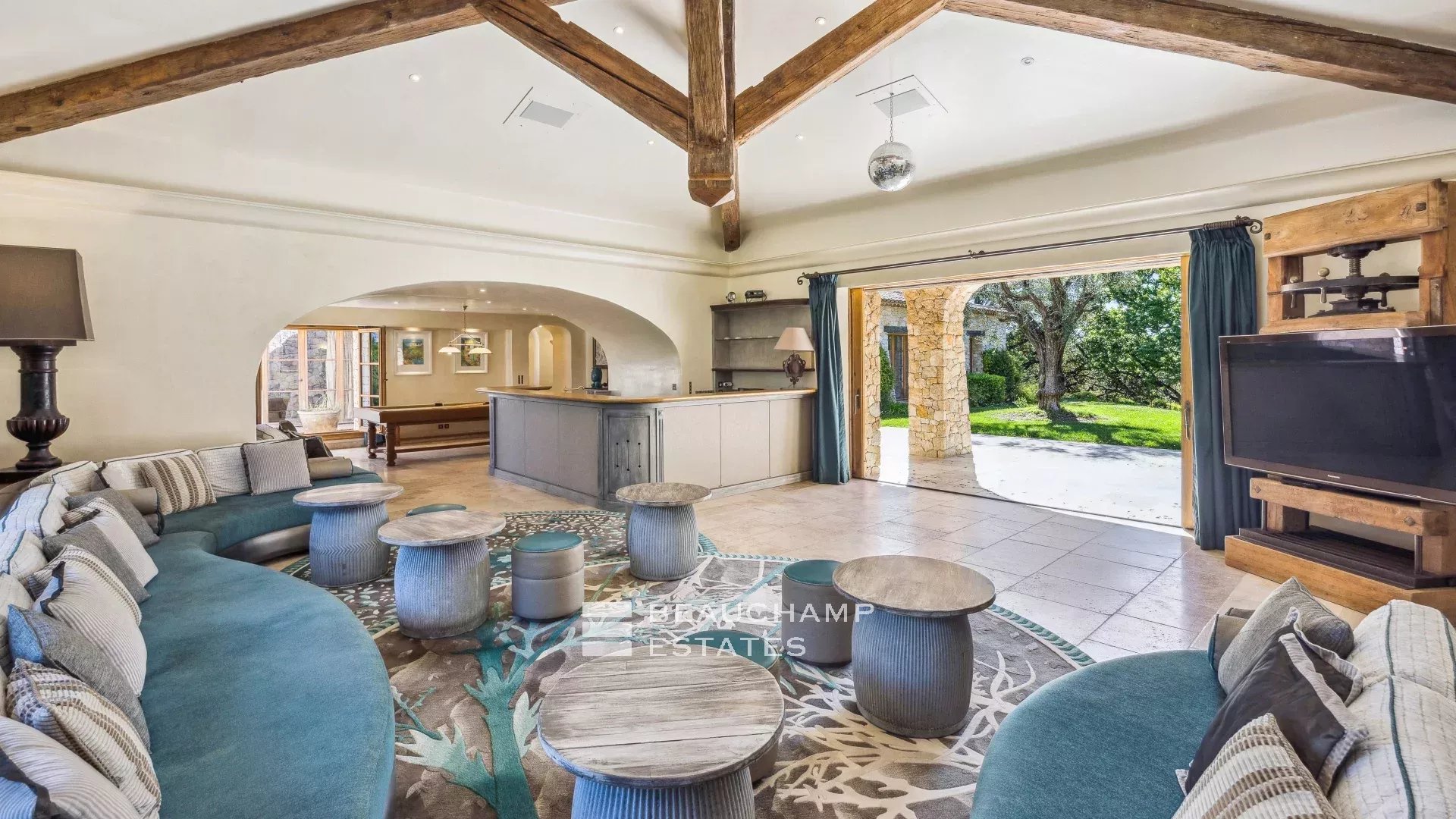 Manoir provençal de 5 chambres avec vue mer au coeur des Adrets de l’Esterel 5-bedroom Provençal manor with sea view in the heart of Les Adrets de l’Estérel