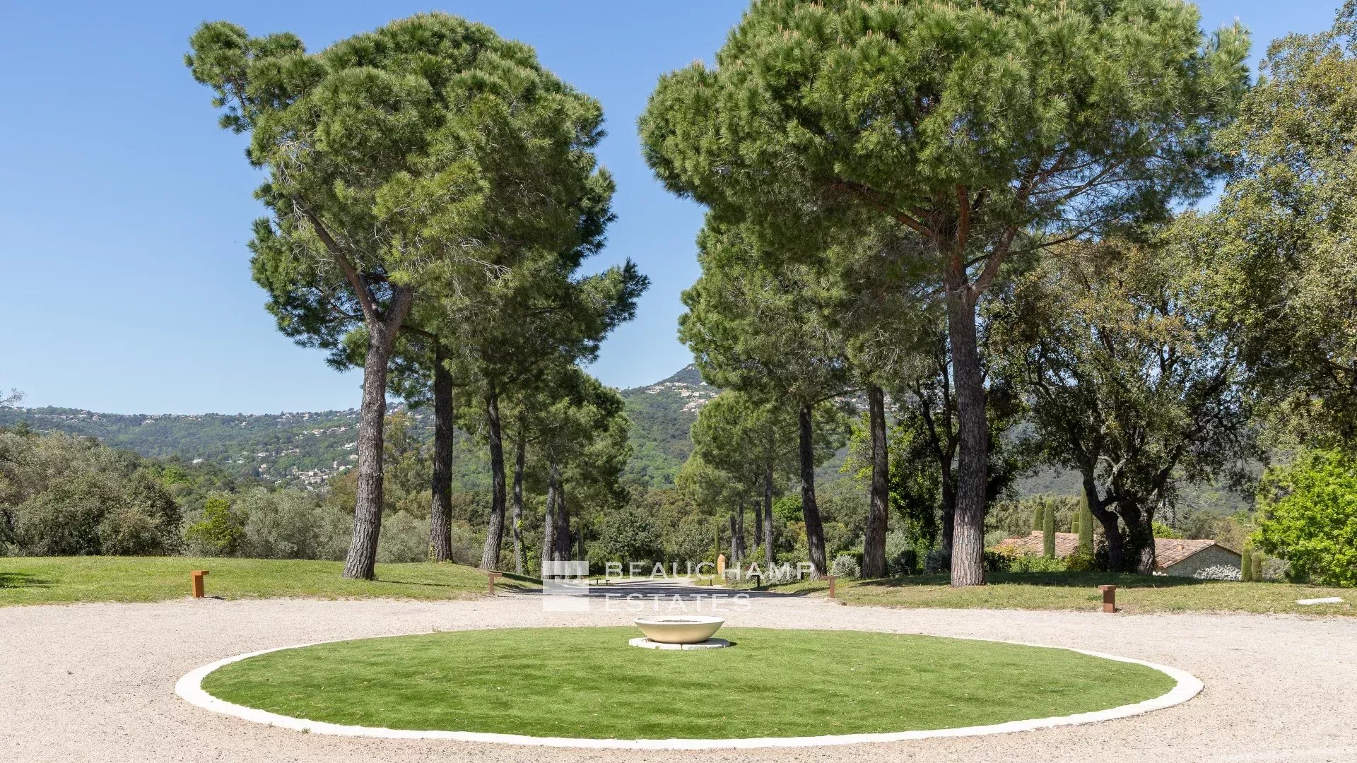 Manoir provençal de 5 chambres avec vue mer au coeur des Adrets de l’Esterel 5-bedroom Provençal manor with sea view in the heart of Les Adrets de l’Estérel