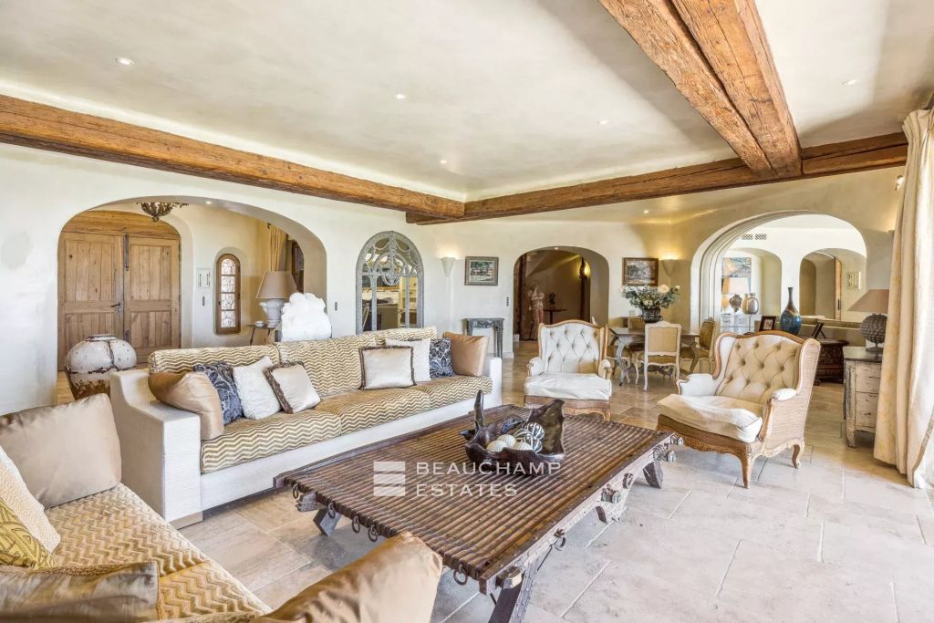 5-bedroom Provençal manor with sea view in the heart of Les Adrets de l’Estérel