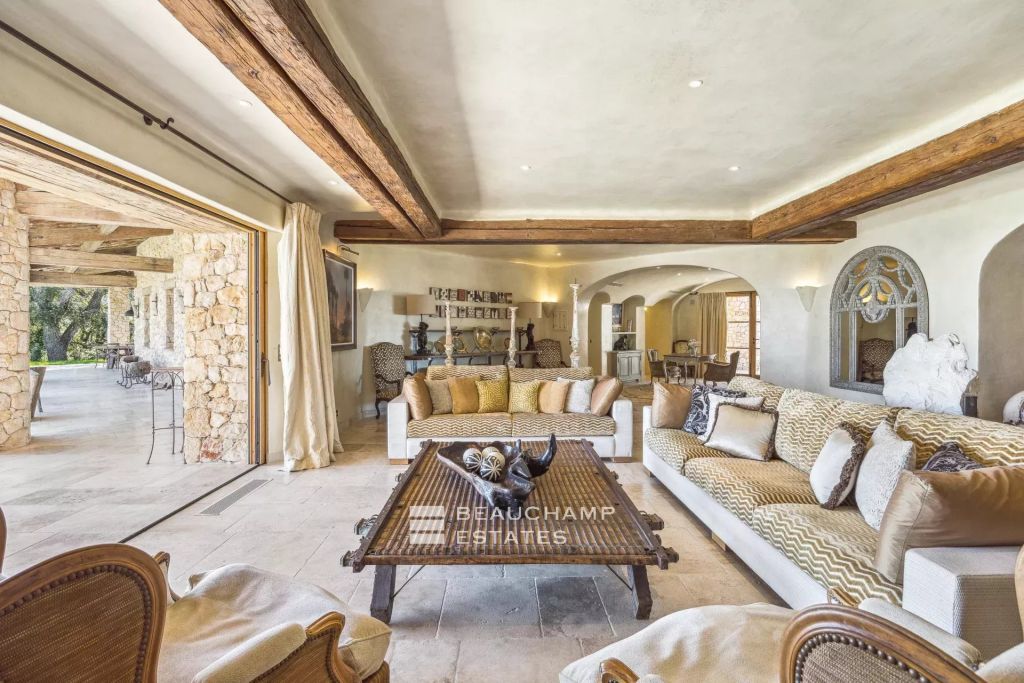 5-bedroom Provençal manor with sea view in the heart of Les Adrets de l’Estérel