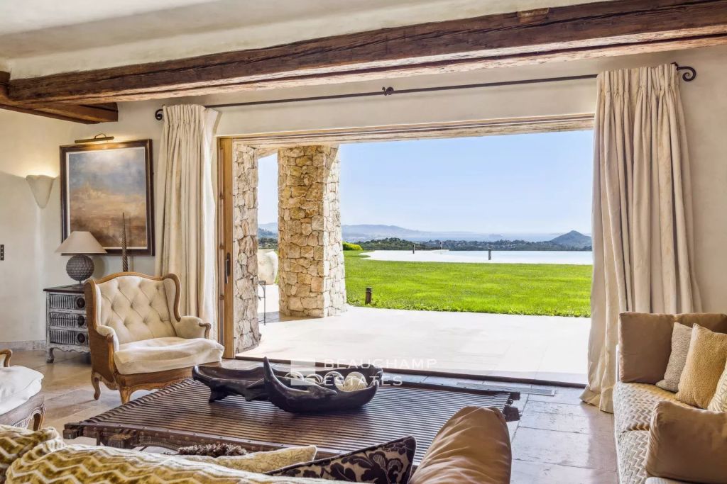 5-bedroom Provençal manor with sea view in the heart of Les Adrets de l’Estérel