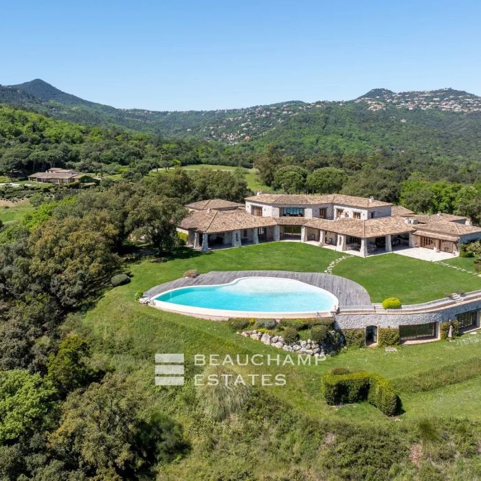 5-bedroom Provençal manor with sea view in the heart of Les Adrets de l’Estérel
