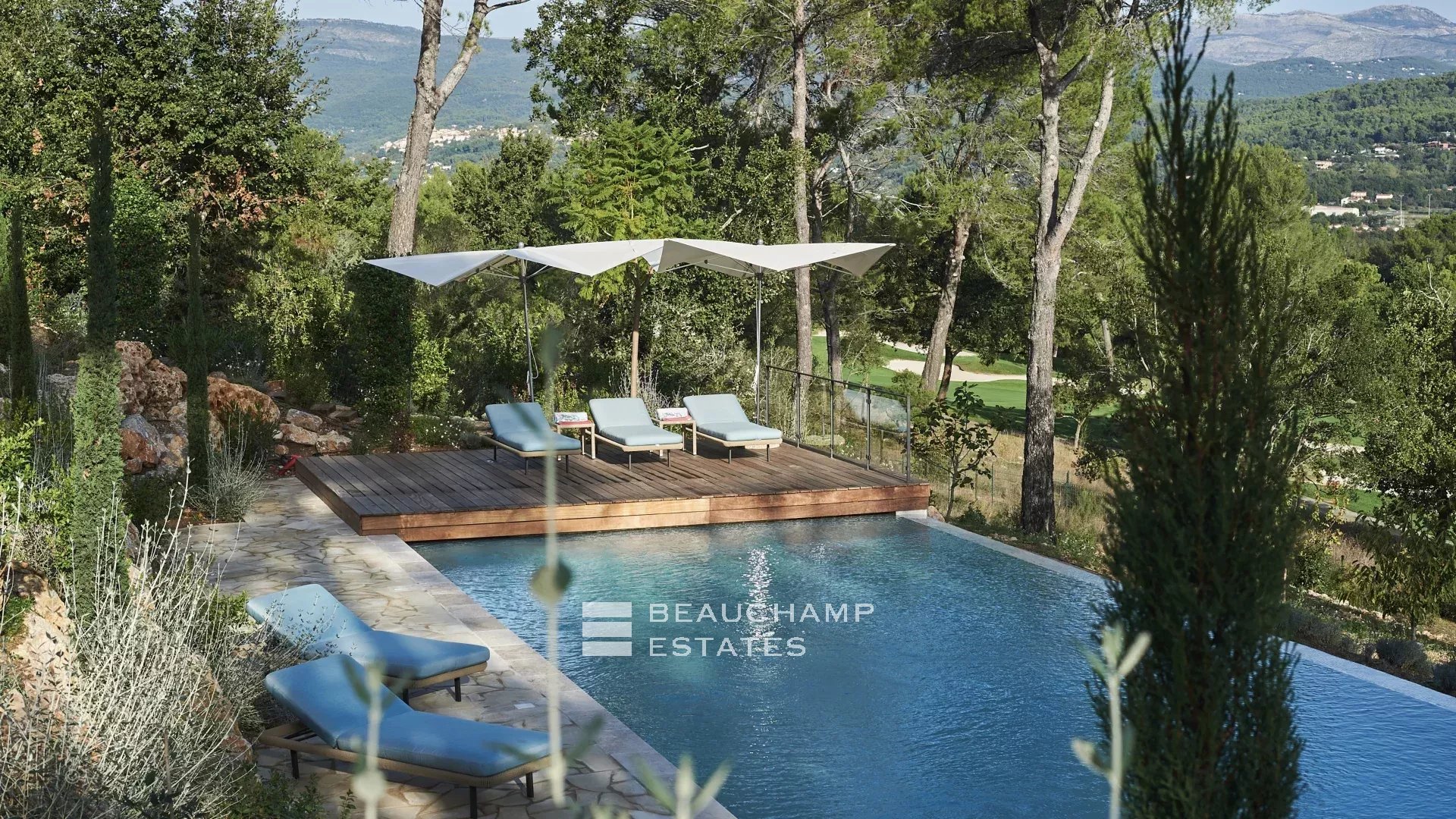 5-bedroom villa in the heart of the beautiful Terre Blanche golf resort 5-bedroom villa in the heart of the beautiful Terre Blanche golf resort