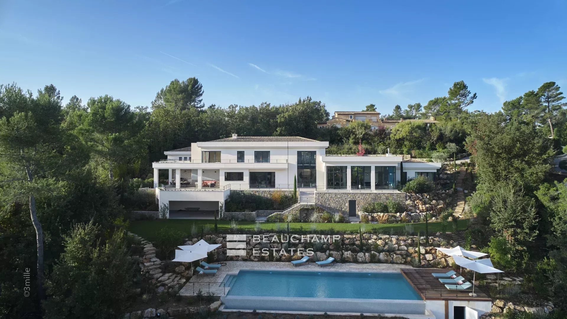 5-bedroom villa in the heart of the beautiful Terre Blanche golf resort 5-bedroom villa in the heart of the beautiful Terre Blanche golf resort