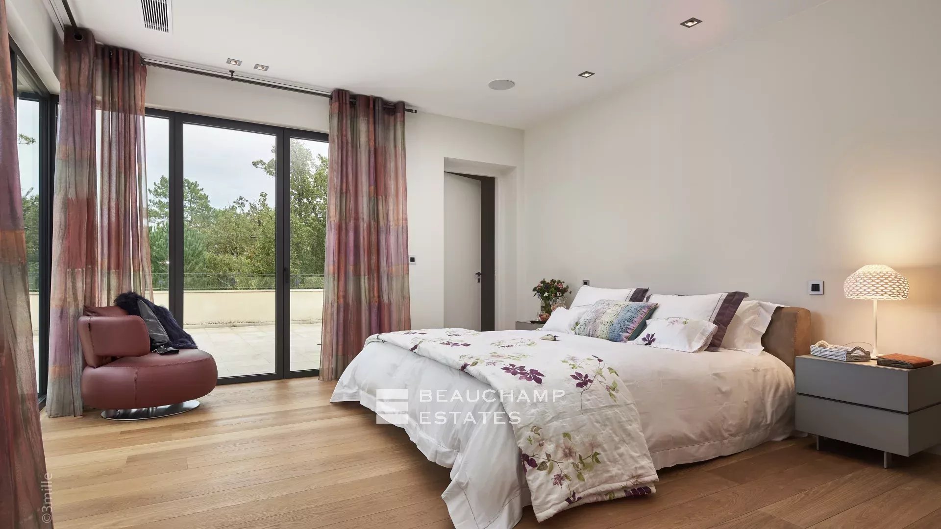 5-bedroom villa in the heart of the beautiful Terre Blanche golf resort 5-bedroom villa in the heart of the beautiful Terre Blanche golf resort