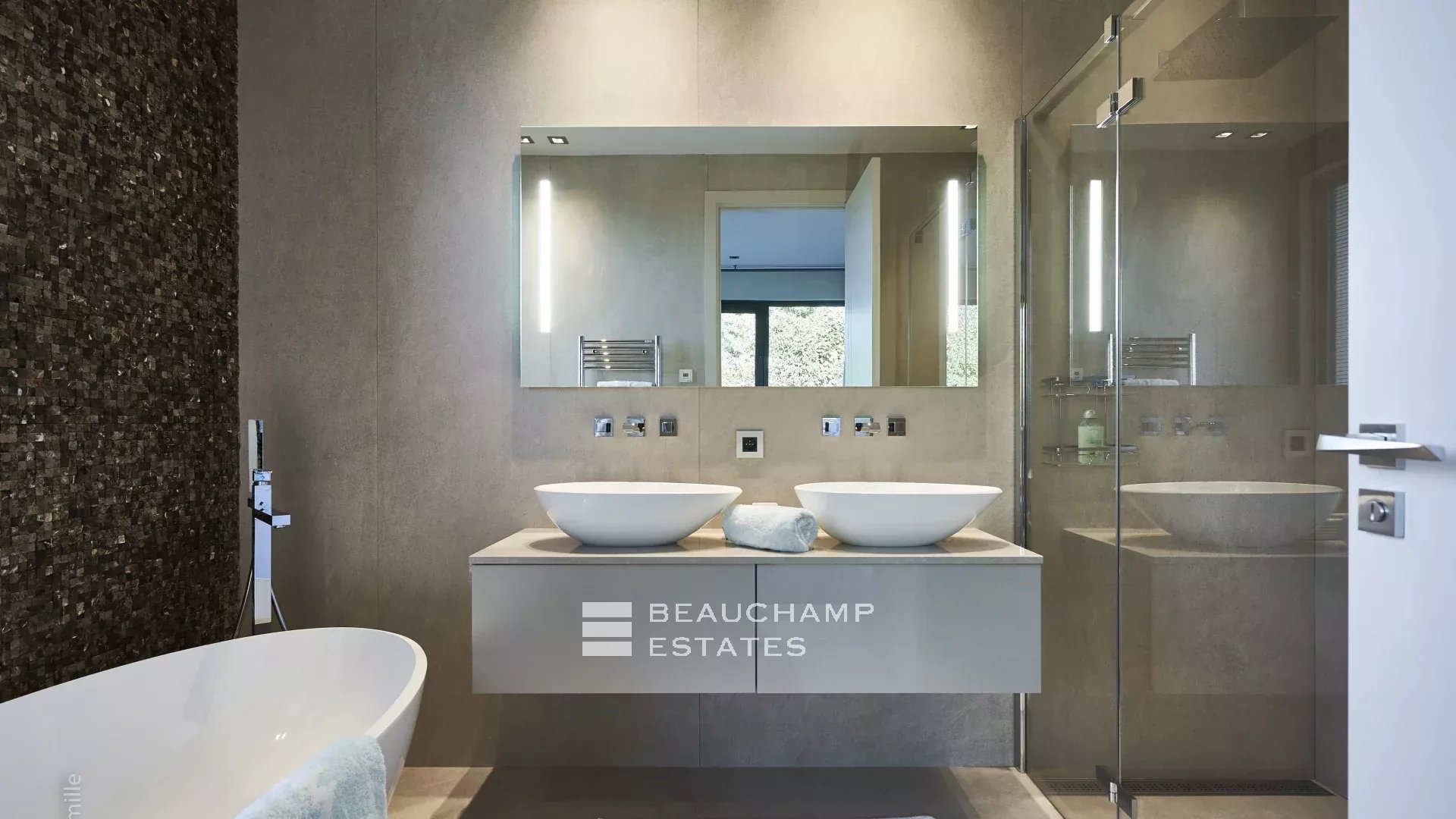 5-bedroom villa in the heart of the beautiful Terre Blanche golf resort 5-bedroom villa in the heart of the beautiful Terre Blanche golf resort