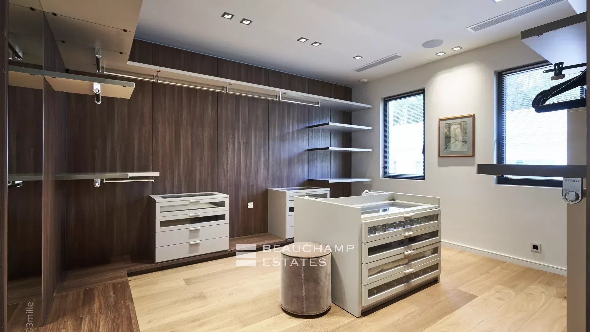 5-bedroom villa in the heart of the beautiful Terre Blanche golf resort 5-bedroom villa in the heart of the beautiful Terre Blanche golf resort