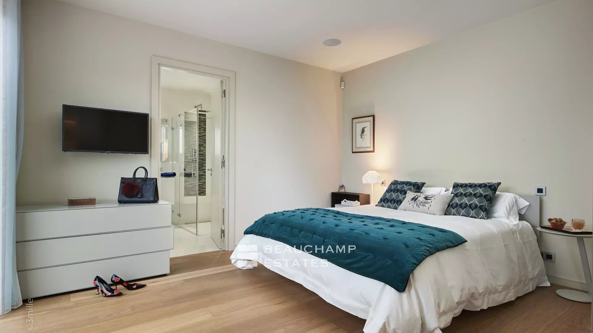 5-bedroom villa in the heart of the beautiful Terre Blanche golf resort 5-bedroom villa in the heart of the beautiful Terre Blanche golf resort