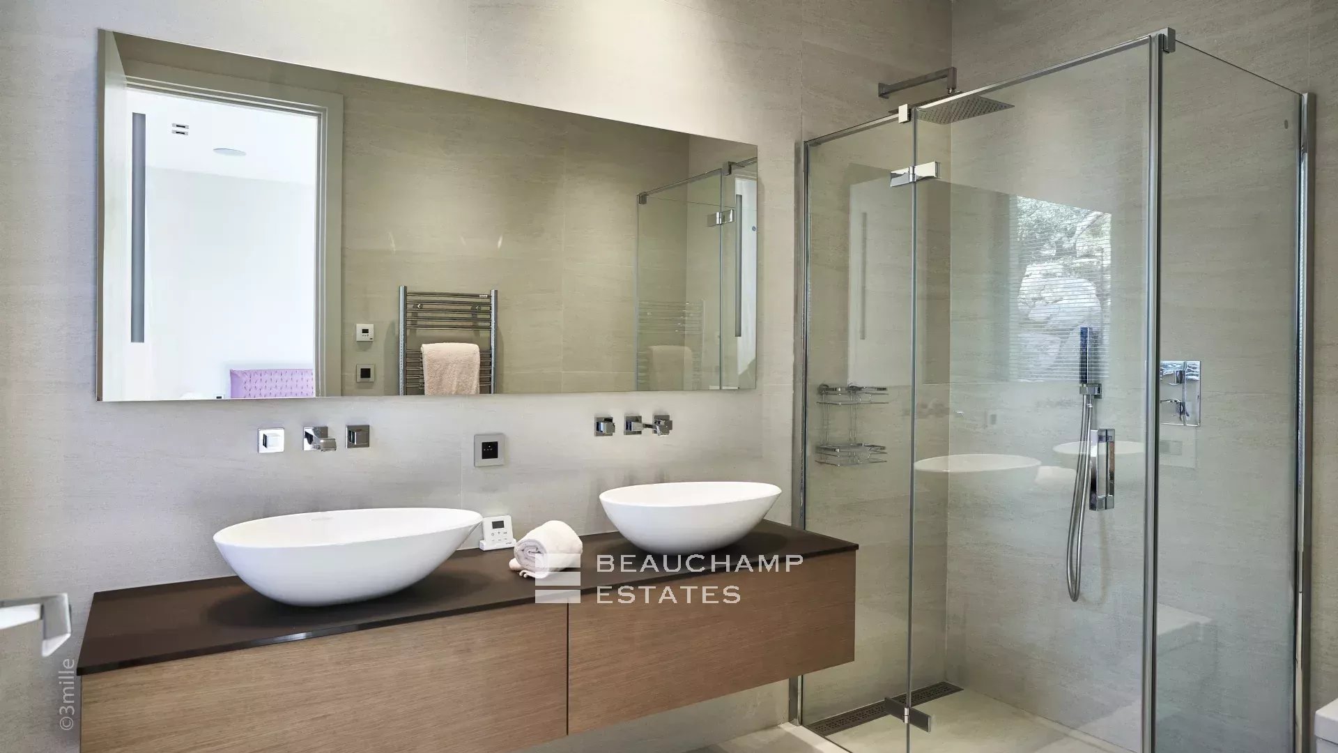 5-bedroom villa in the heart of the beautiful Terre Blanche golf resort 5-bedroom villa in the heart of the beautiful Terre Blanche golf resort