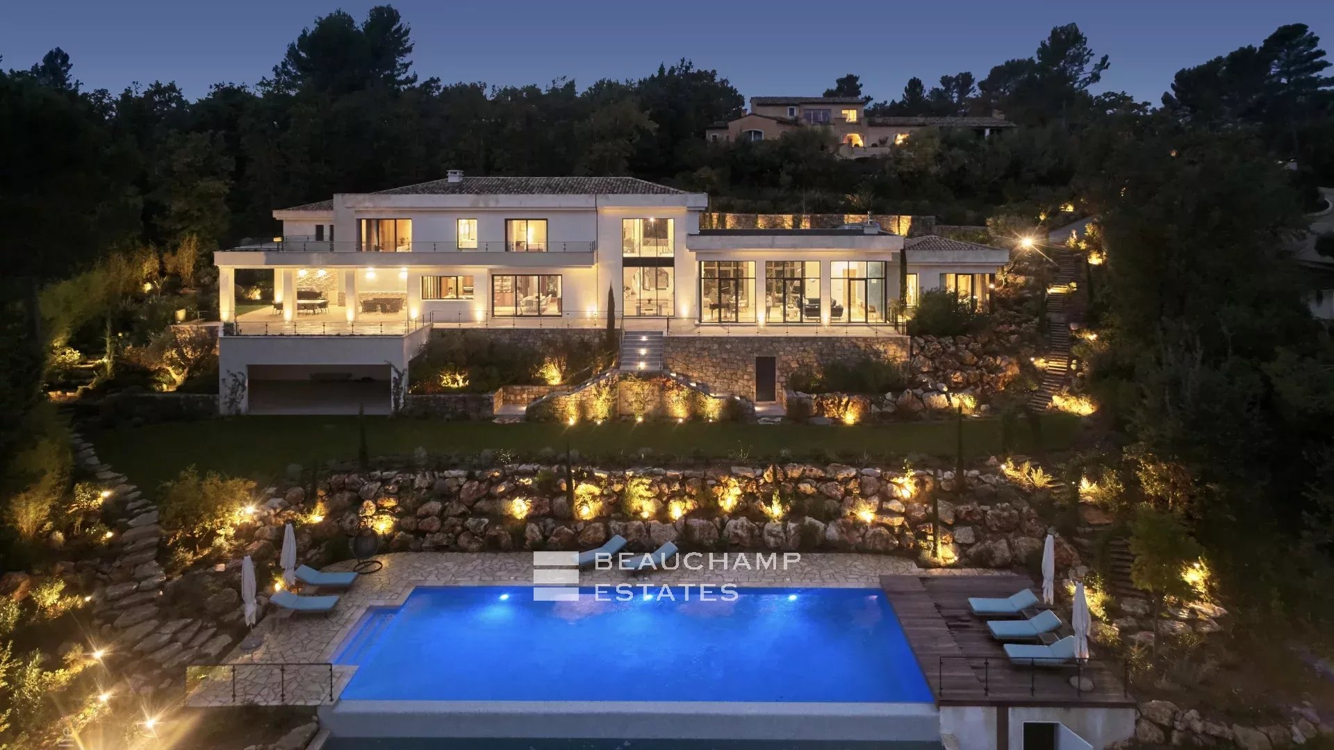 5-bedroom villa in the heart of the beautiful Terre Blanche golf resort 5-bedroom villa in the heart of the beautiful Terre Blanche golf resort