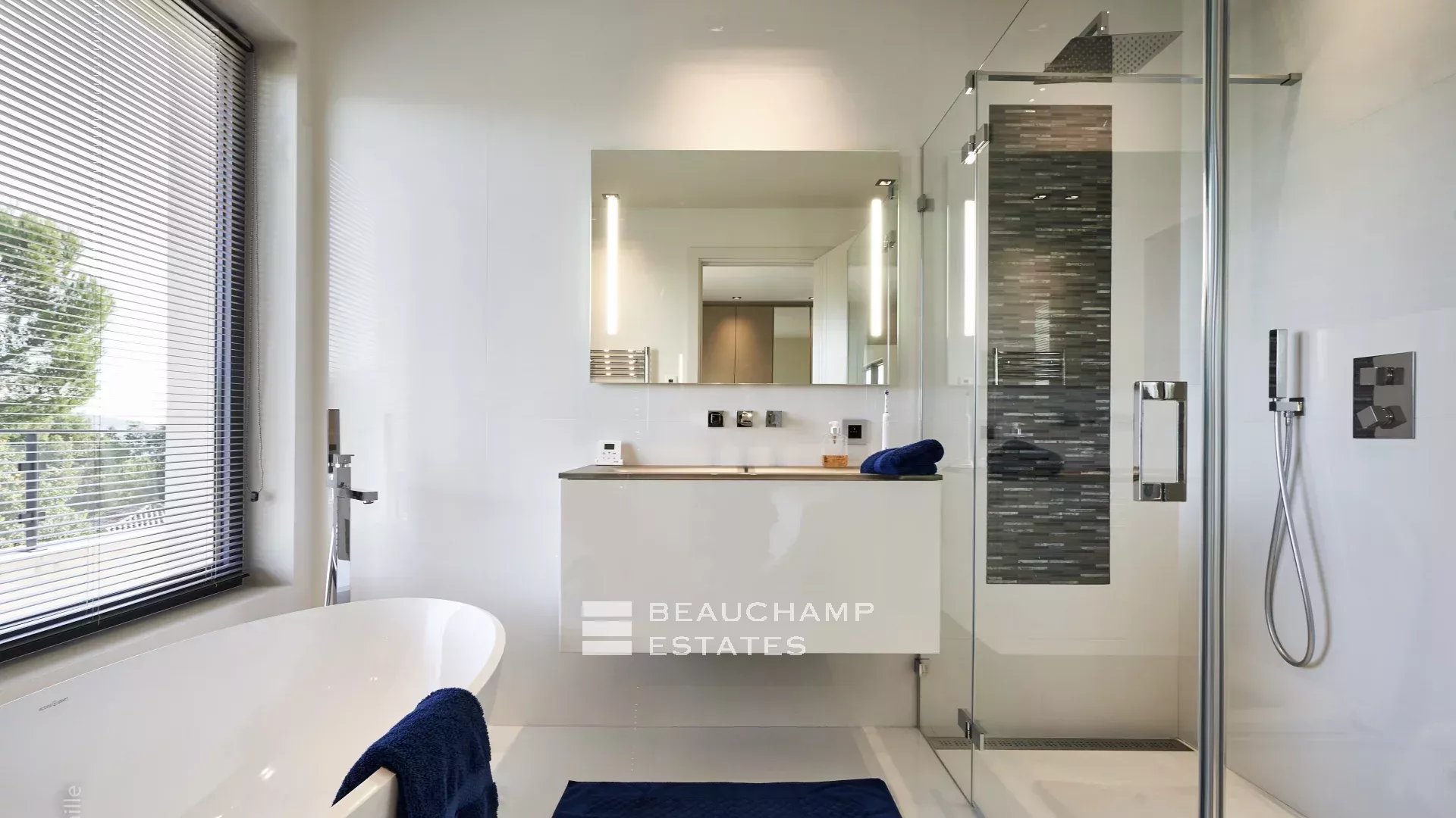 5-bedroom villa in the heart of the beautiful Terre Blanche golf resort 5-bedroom villa in the heart of the beautiful Terre Blanche golf resort