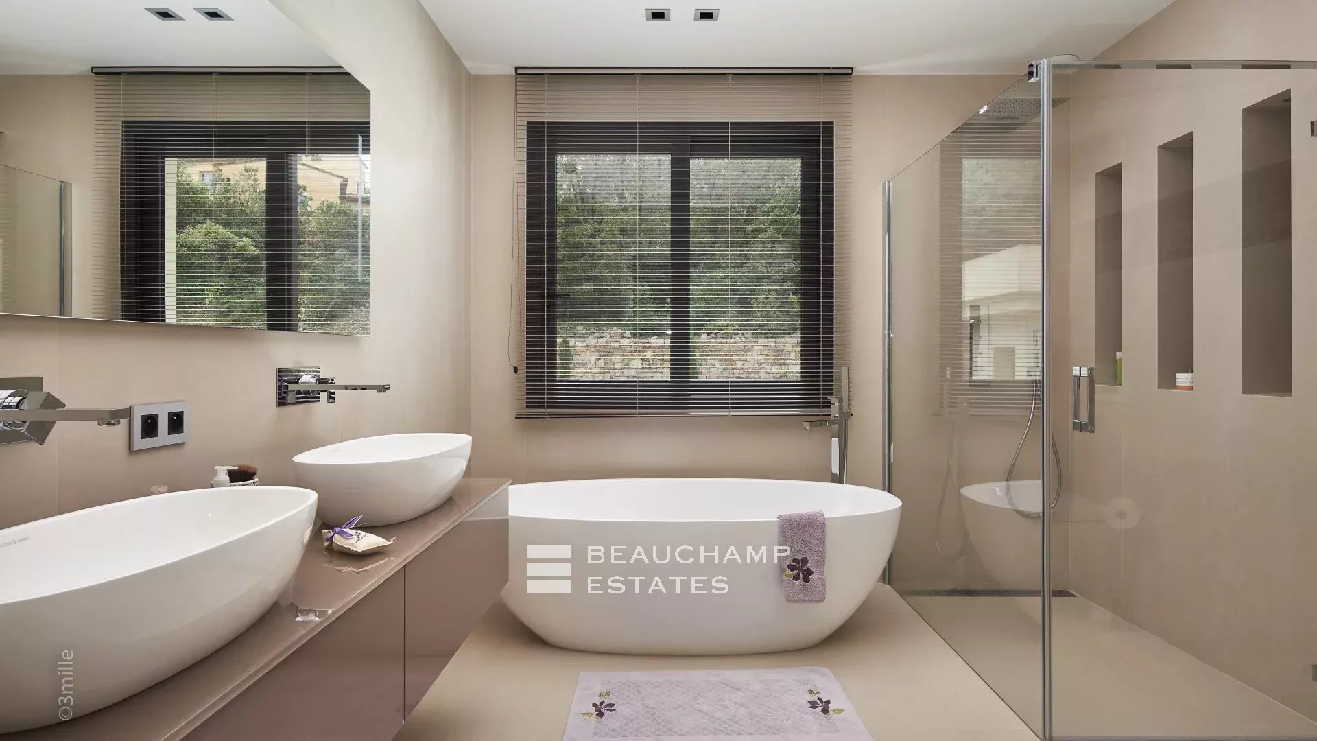 5-bedroom villa in the heart of the beautiful Terre Blanche golf resort 5-bedroom villa in the heart of the beautiful Terre Blanche golf resort