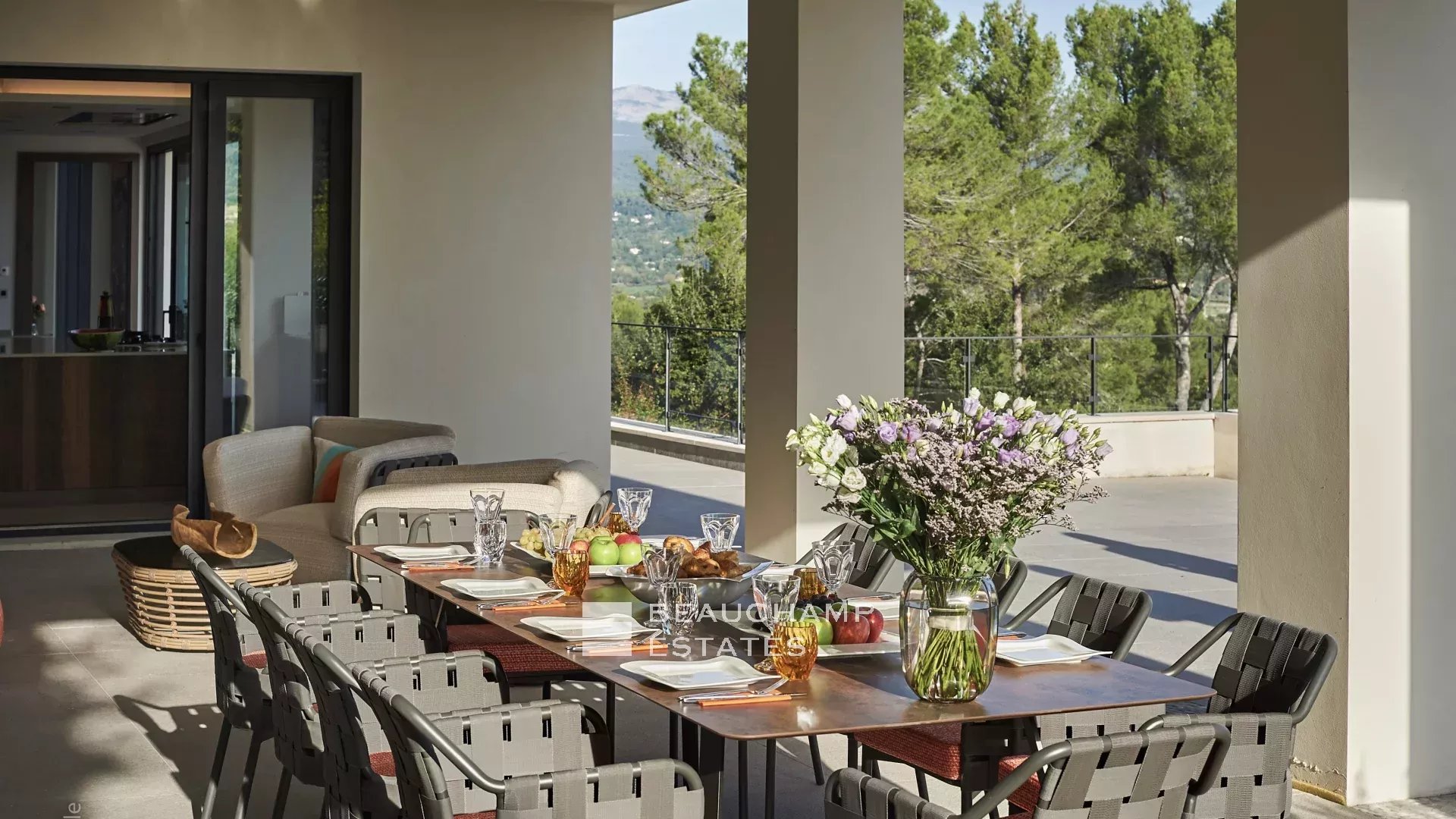 5-bedroom villa in the heart of the beautiful Terre Blanche golf resort 5-bedroom villa in the heart of the beautiful Terre Blanche golf resort