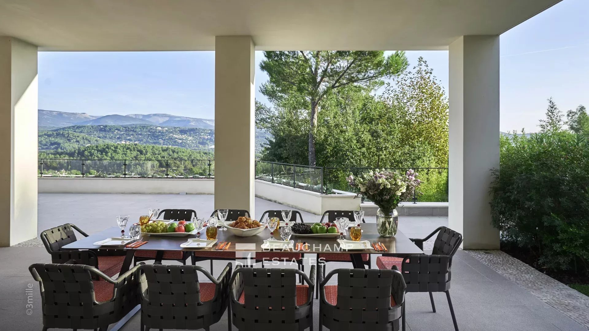 5-bedroom villa in the heart of the beautiful Terre Blanche golf resort 5-bedroom villa in the heart of the beautiful Terre Blanche golf resort