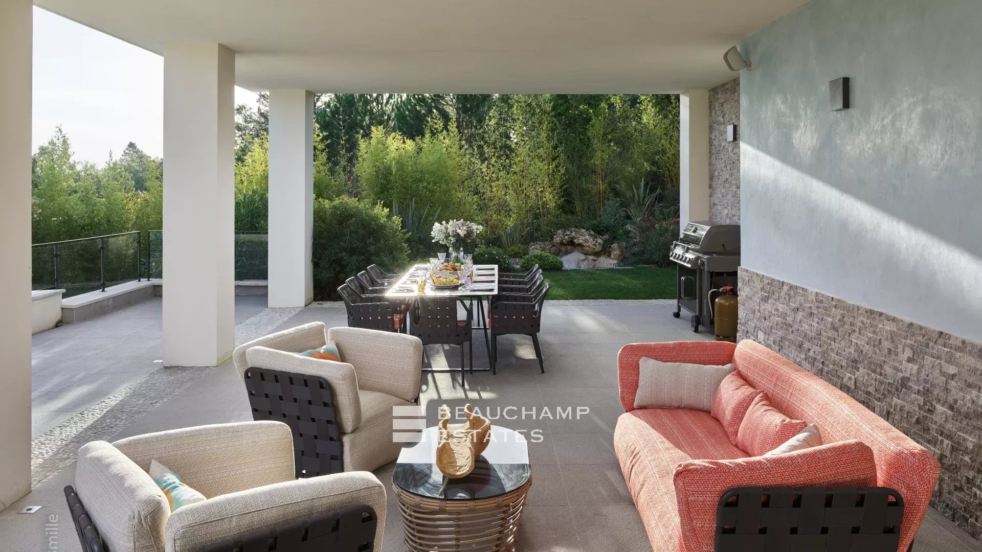 5-bedroom villa in the heart of the beautiful Terre Blanche golf resort 5-bedroom villa in the heart of the beautiful Terre Blanche golf resort